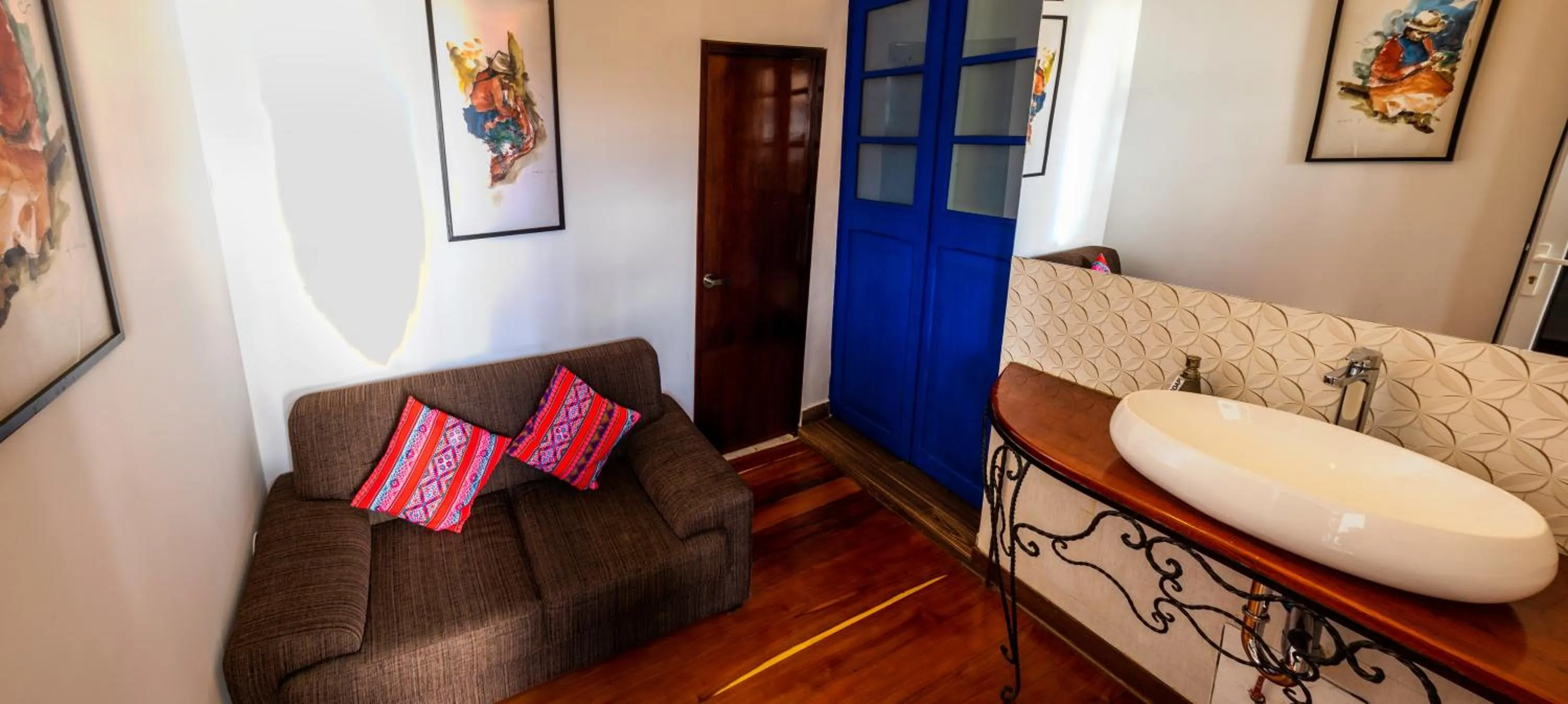 Seating area in Auka Boutique San Blas