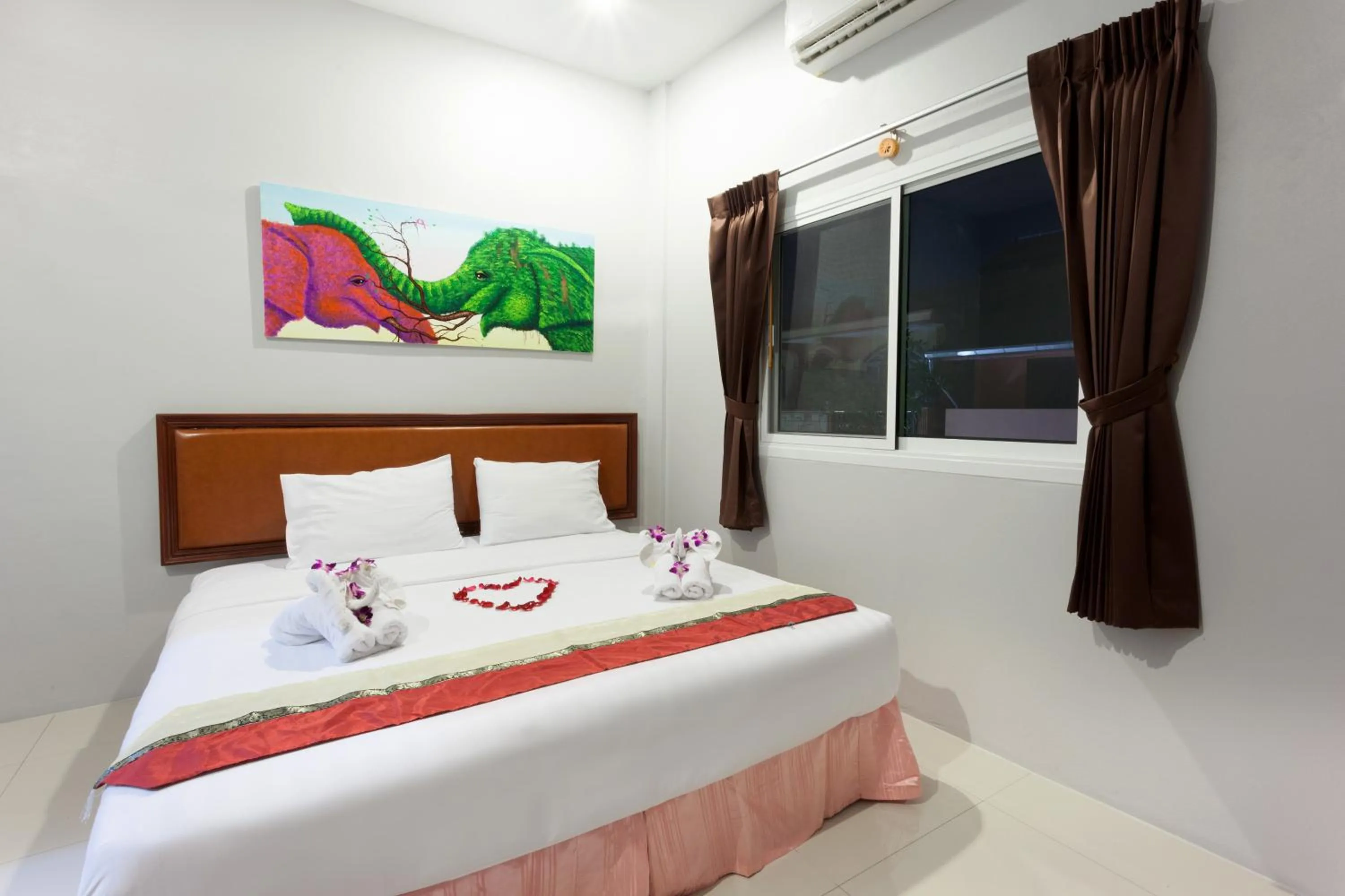 Photo of the whole room, Bed in Freedom Hotel