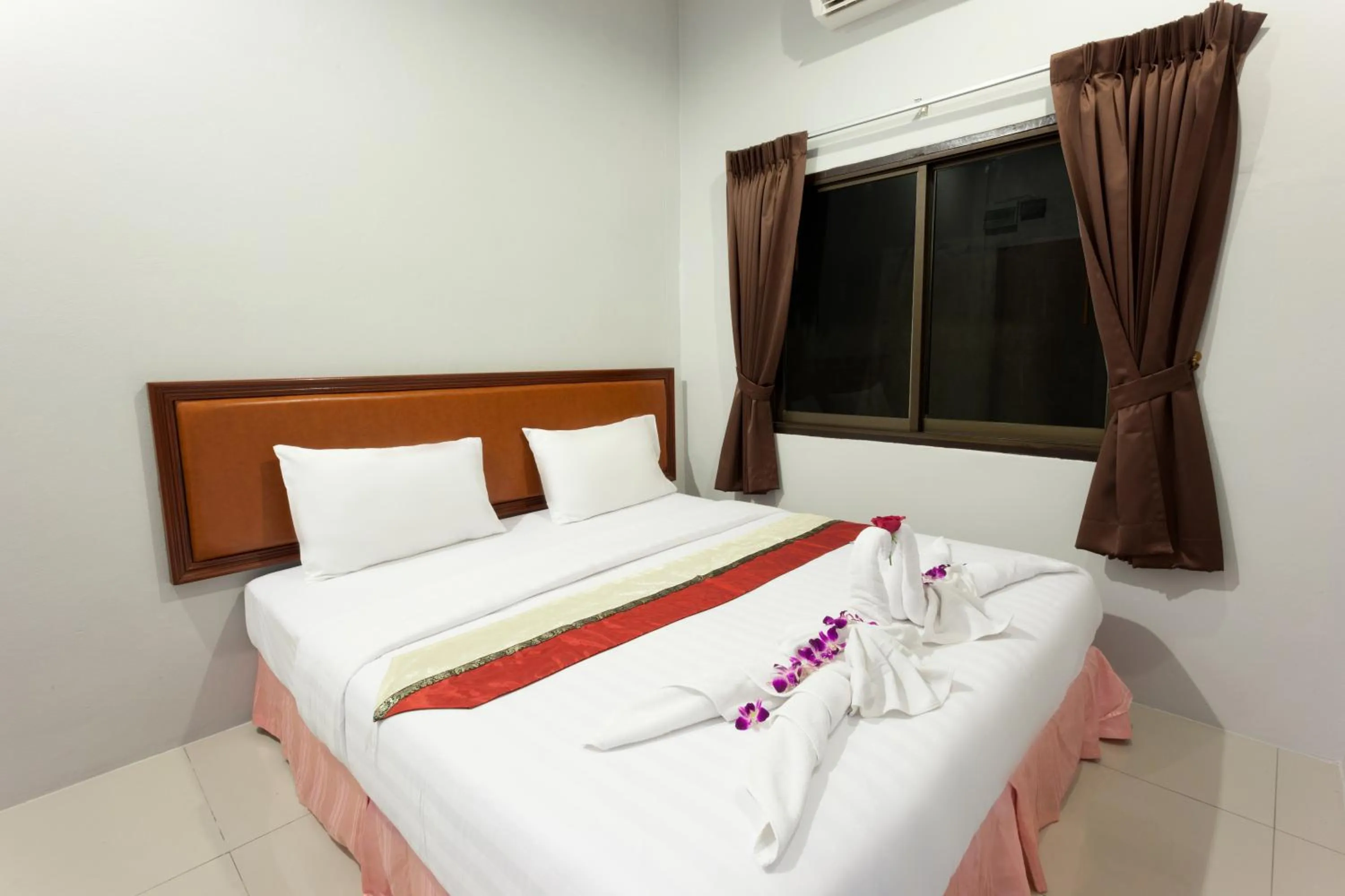 Photo of the whole room, Bed in Freedom Hotel