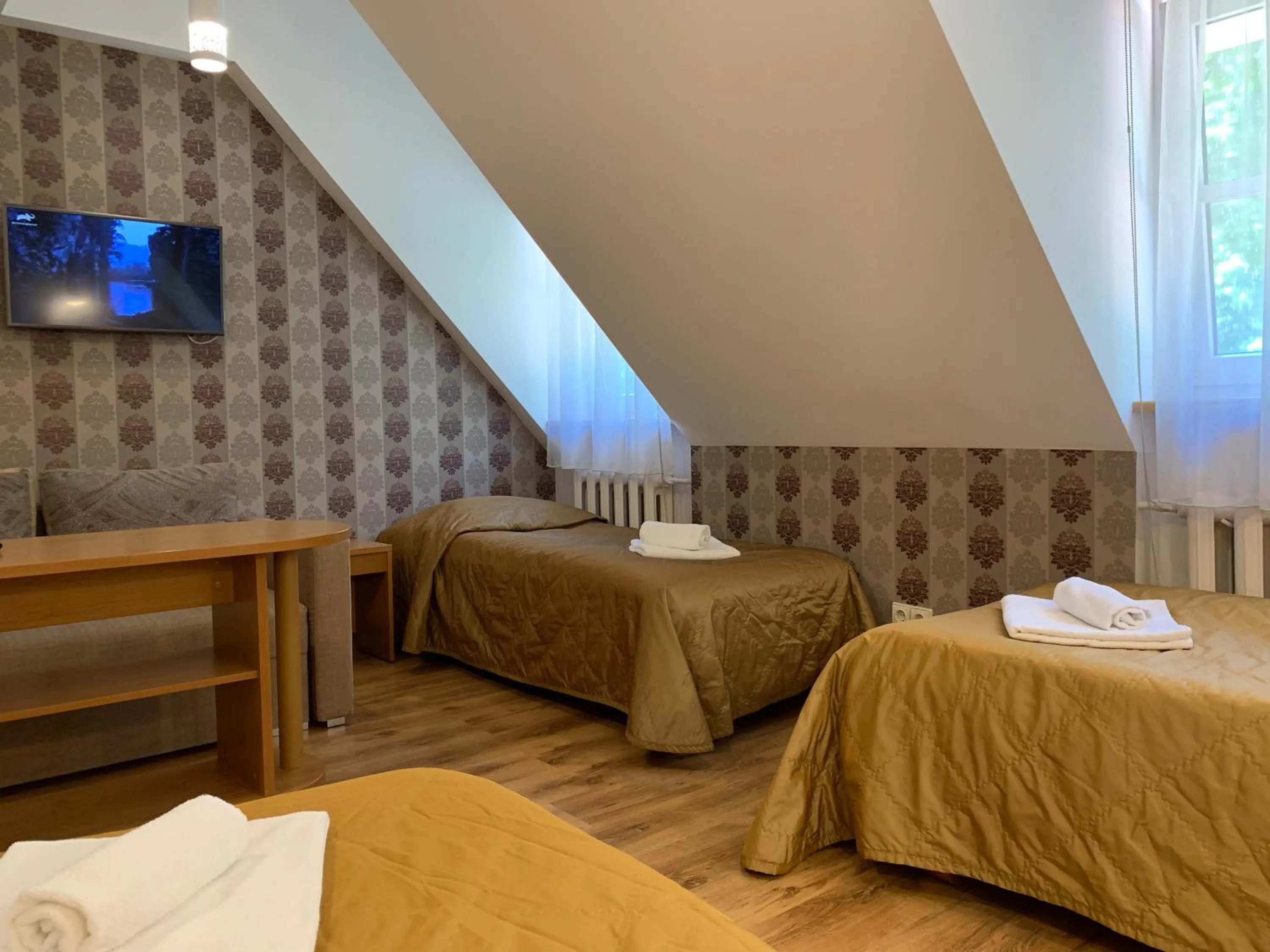 Photo of the whole room, Bed in Raze