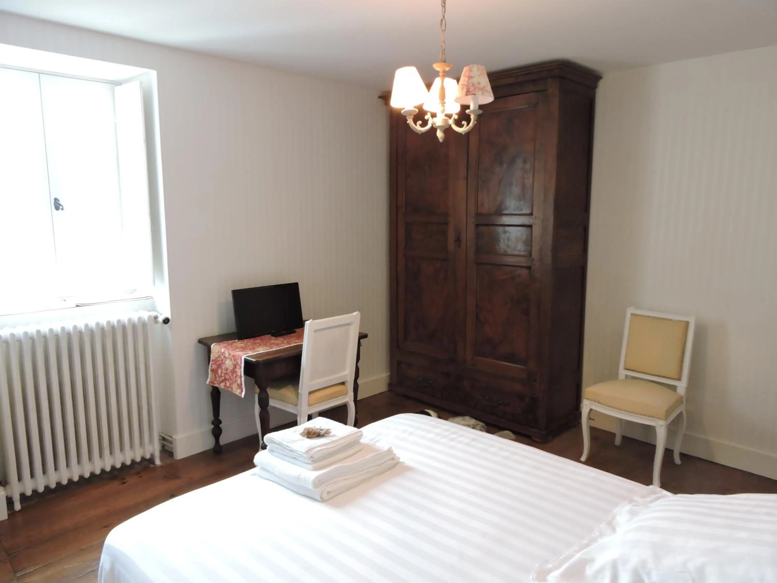 Photo of the whole room, Bed in LA VILLA DU BEARN