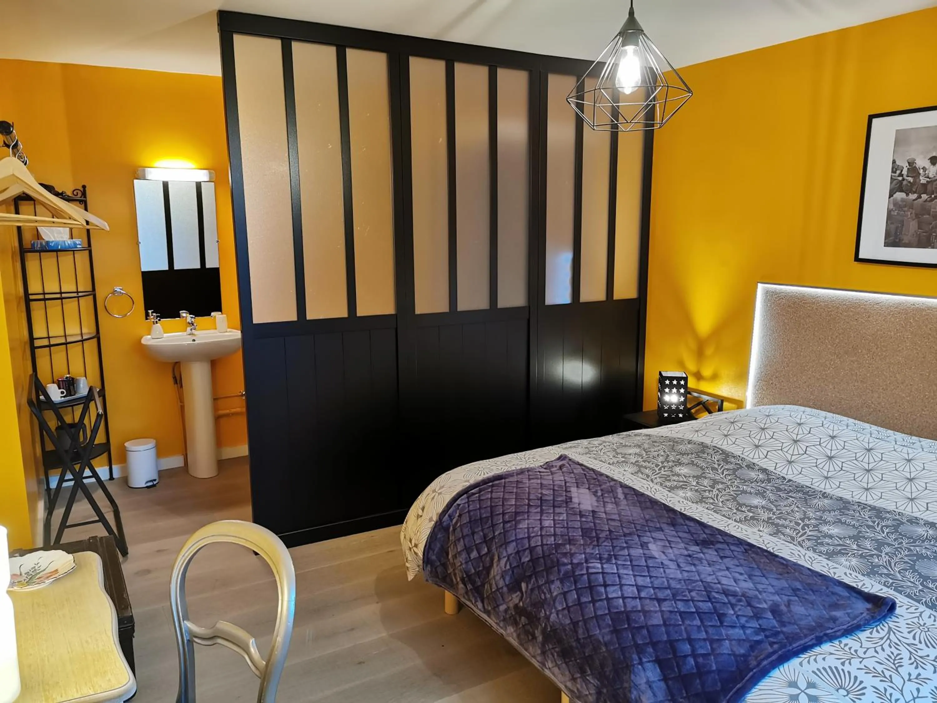 Photo of the whole room in Chambres d'hôtes La Tuilerie