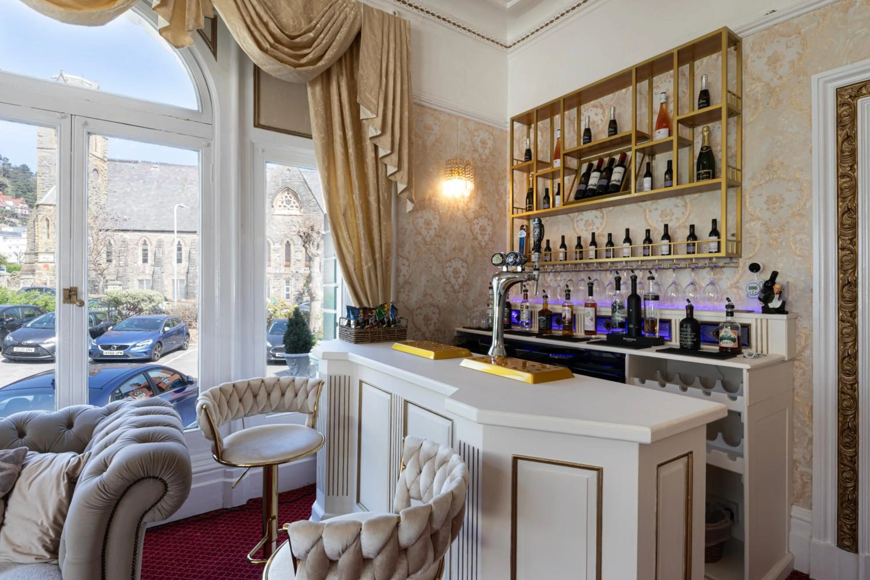Lounge or bar in The Annan Hotel