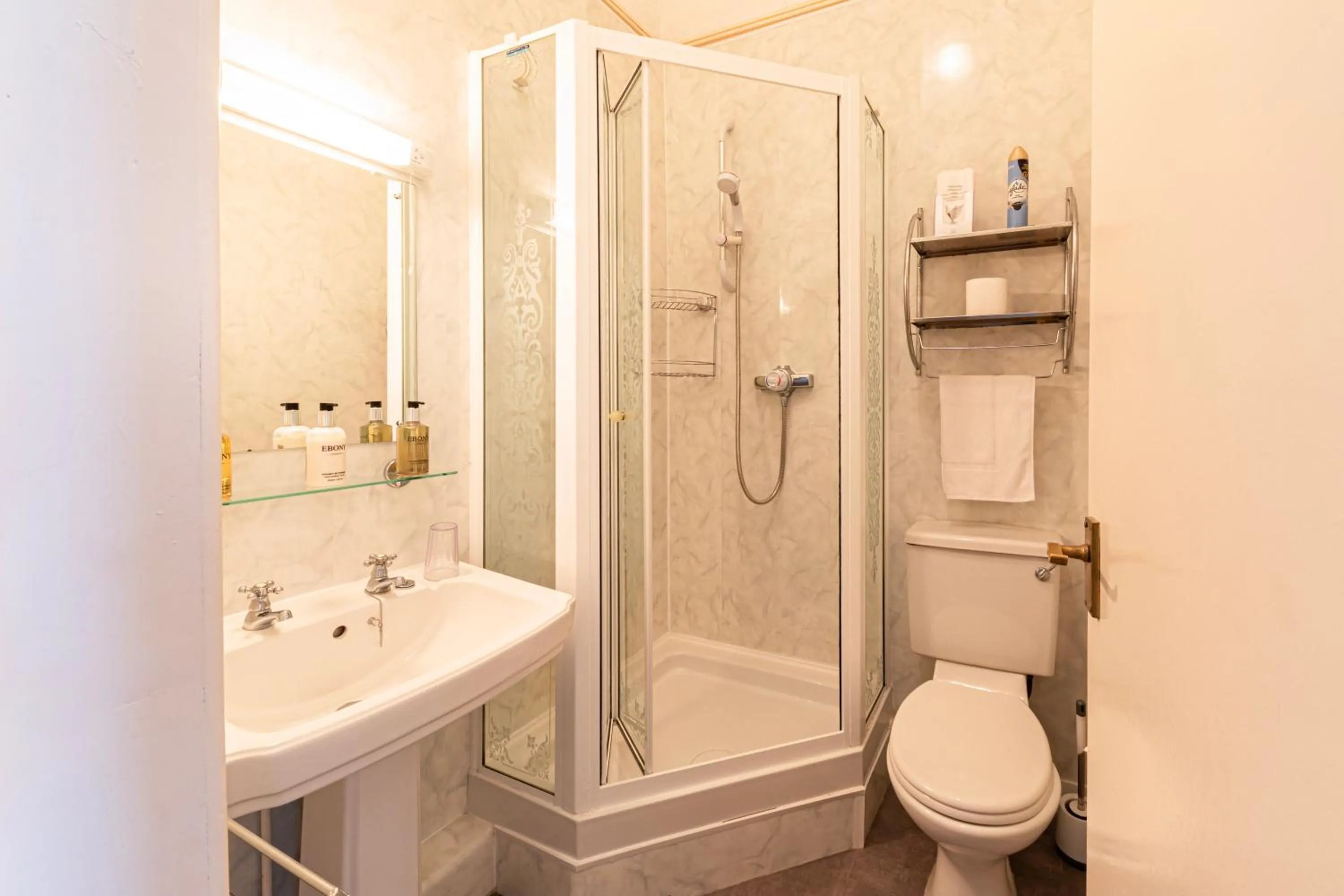 Bathroom in The Annan Hotel