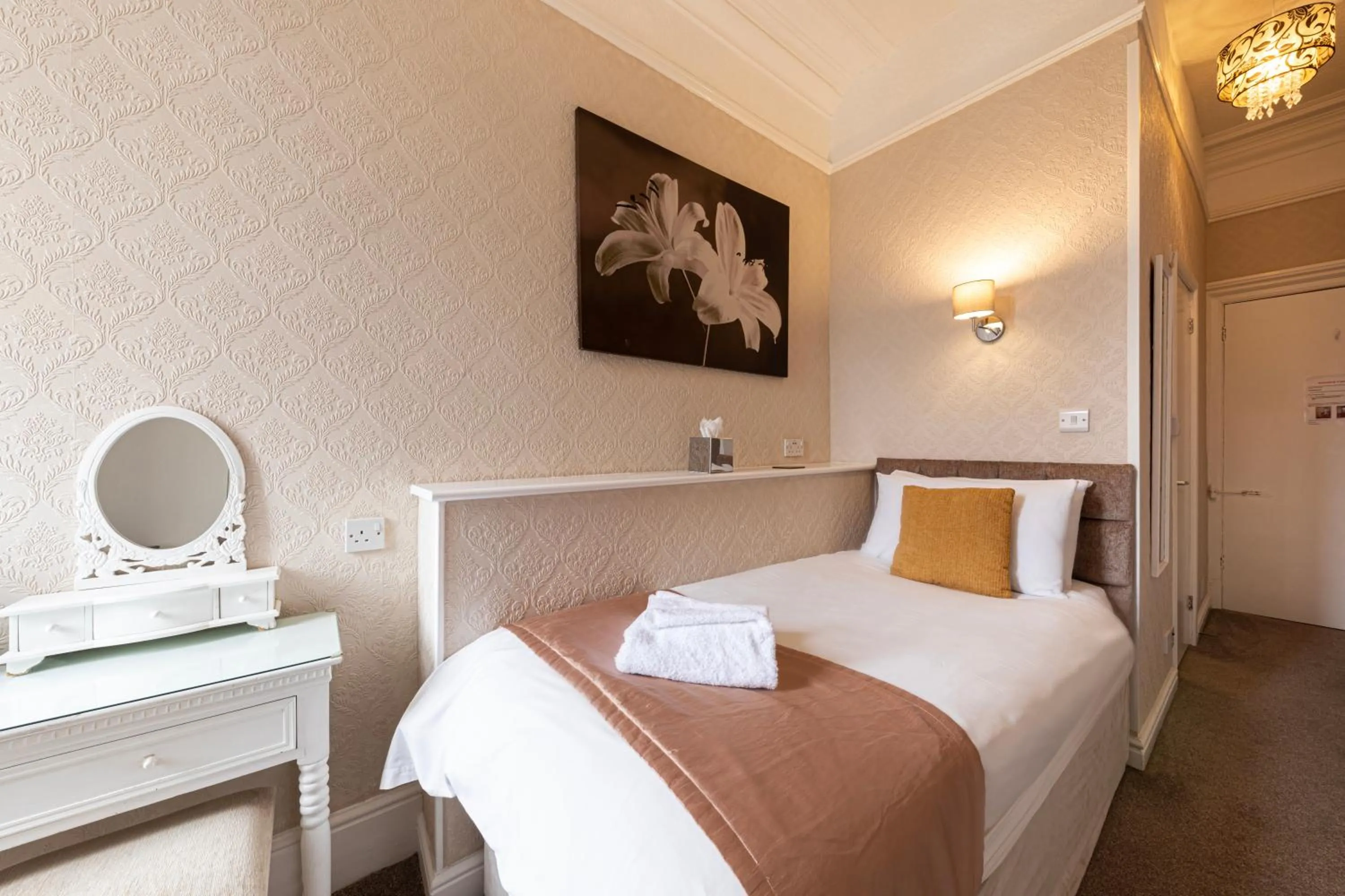 Bedroom, Bed in The Annan Hotel