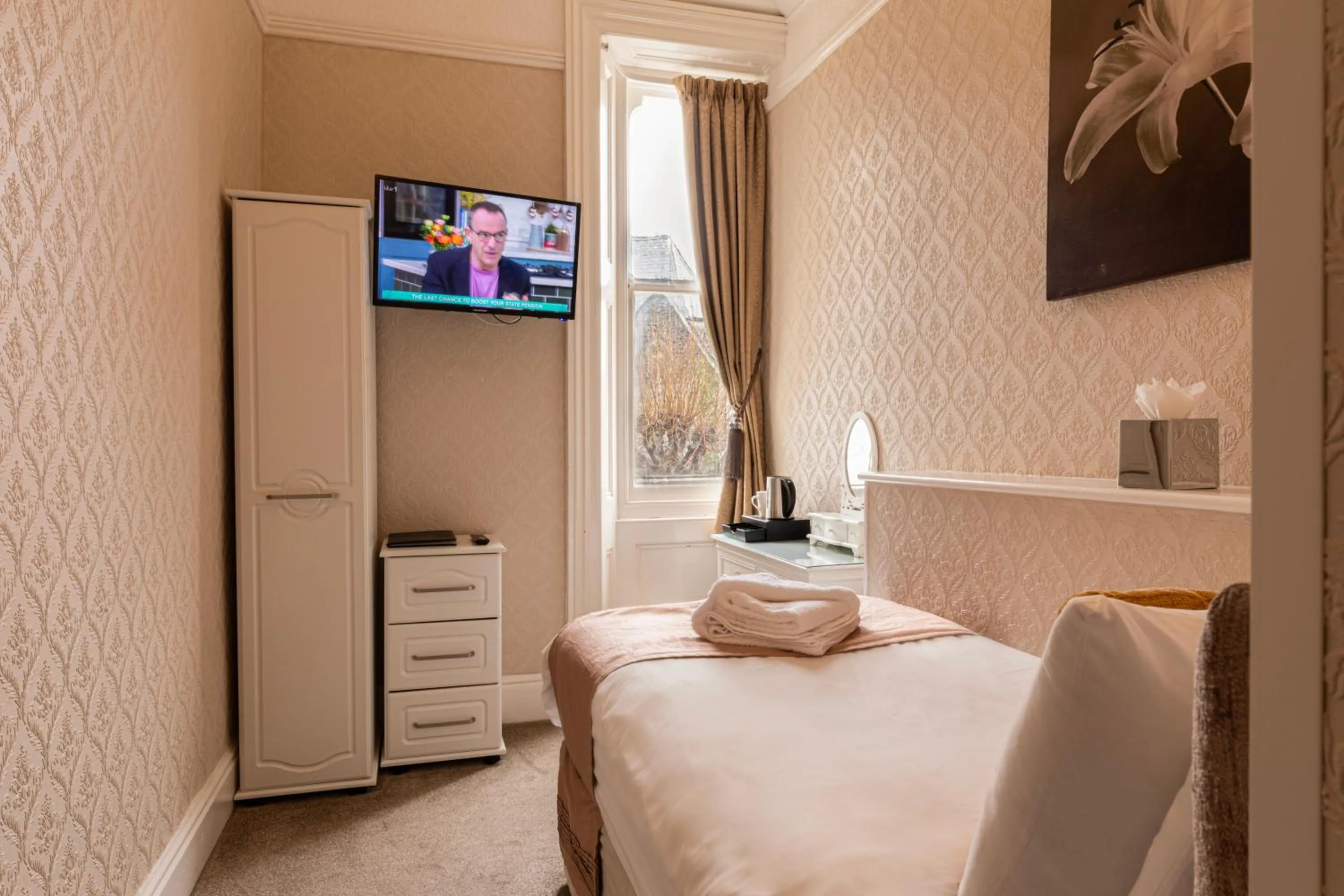 Bedroom, Bed in The Annan Hotel