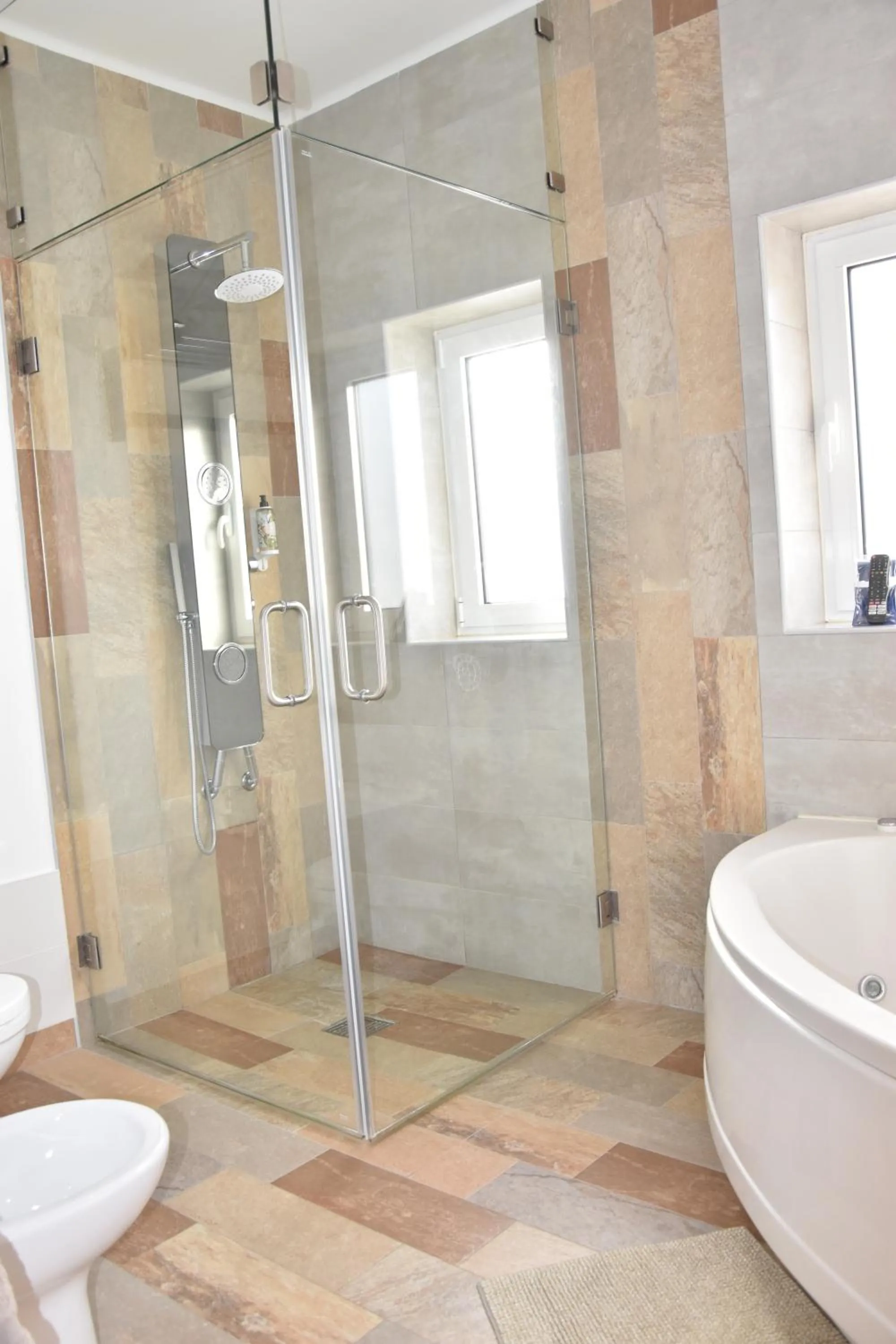 Shower in Monte das Perdizes