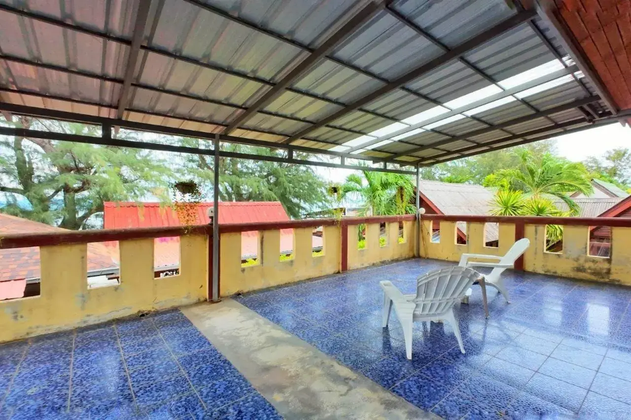 Deluxe Room (2 Adults + 1 Child) in Island View Bungalows Deluxe Room (2 Adults + 1 Child) in Island View Bungalows