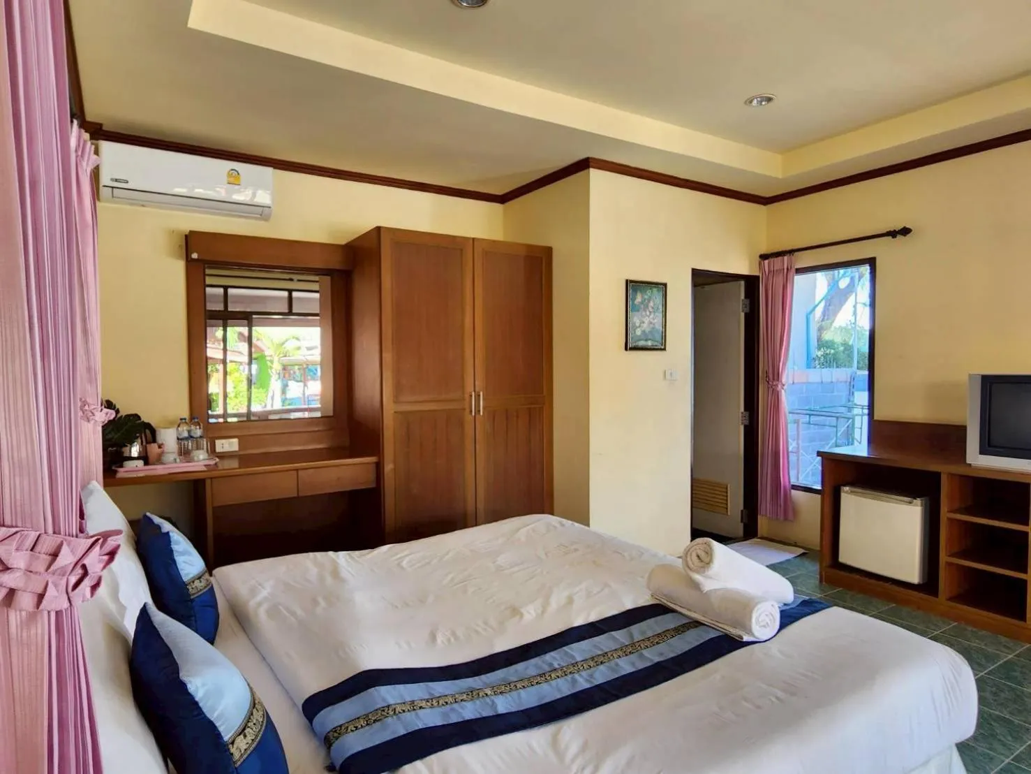 Bed in Island View Bungalows