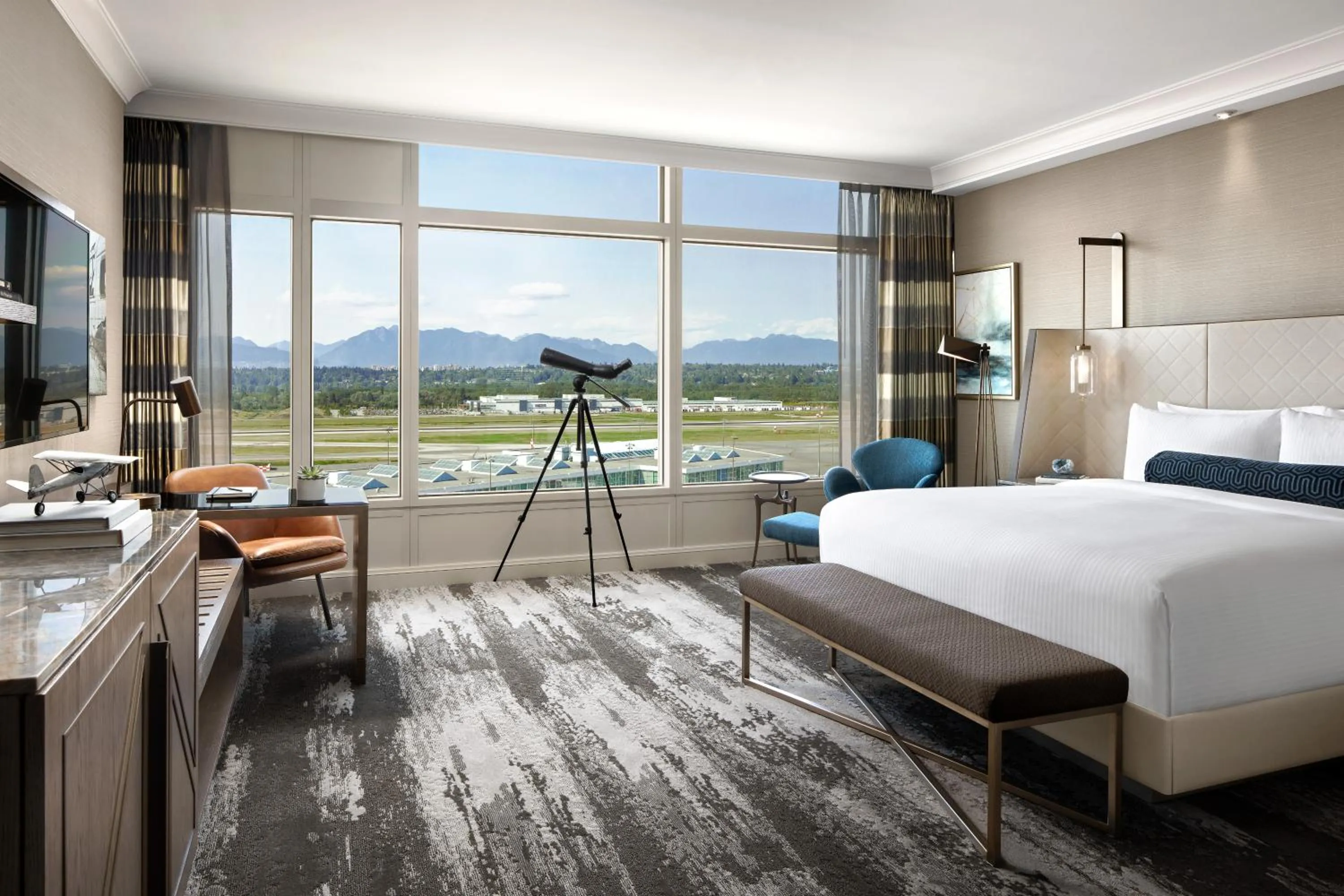 Mountain view in Fairmont Gold at Fairmont Vancouver Airport