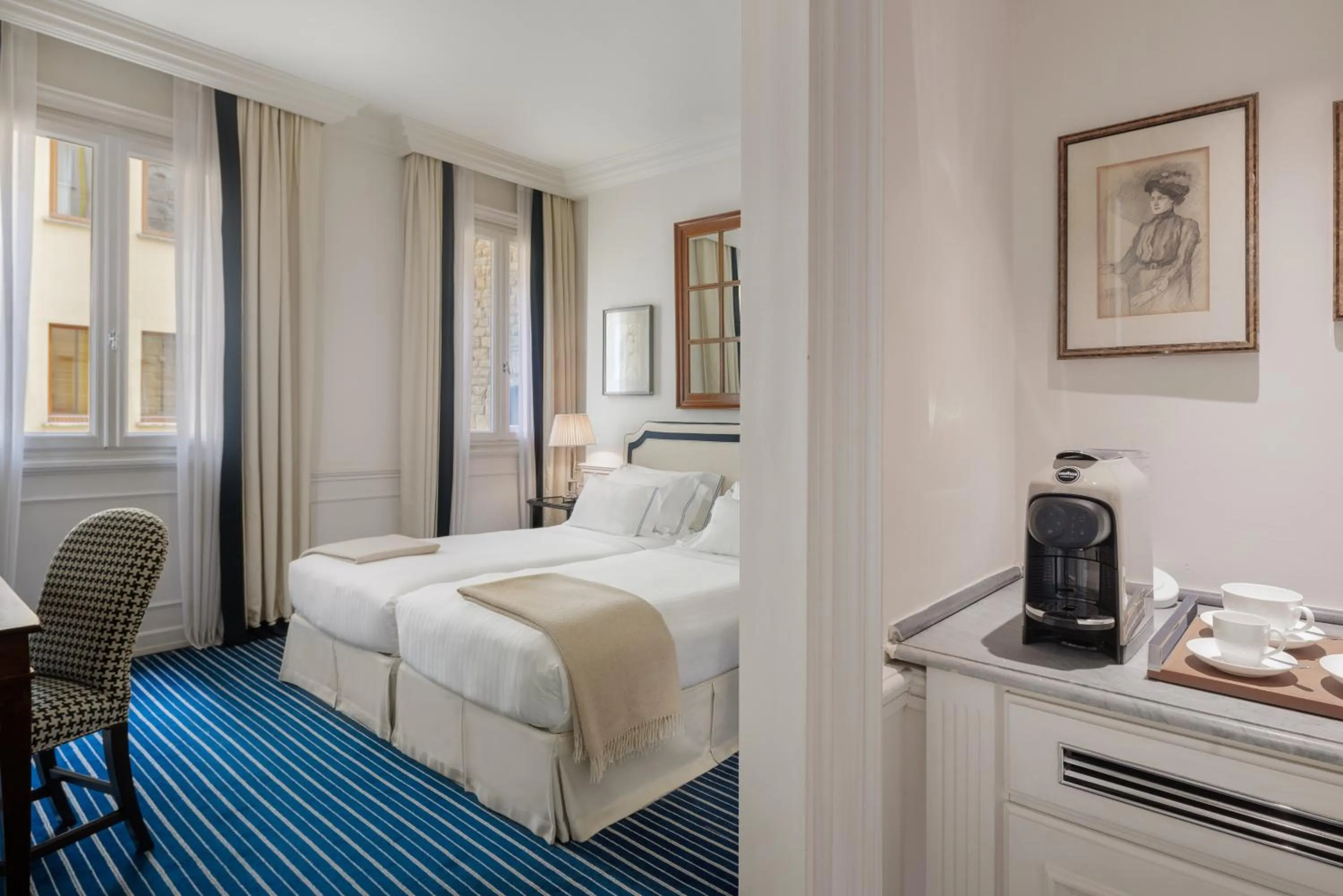 Bedroom, Bed in Hotel Lungarno - Lungarno Collection