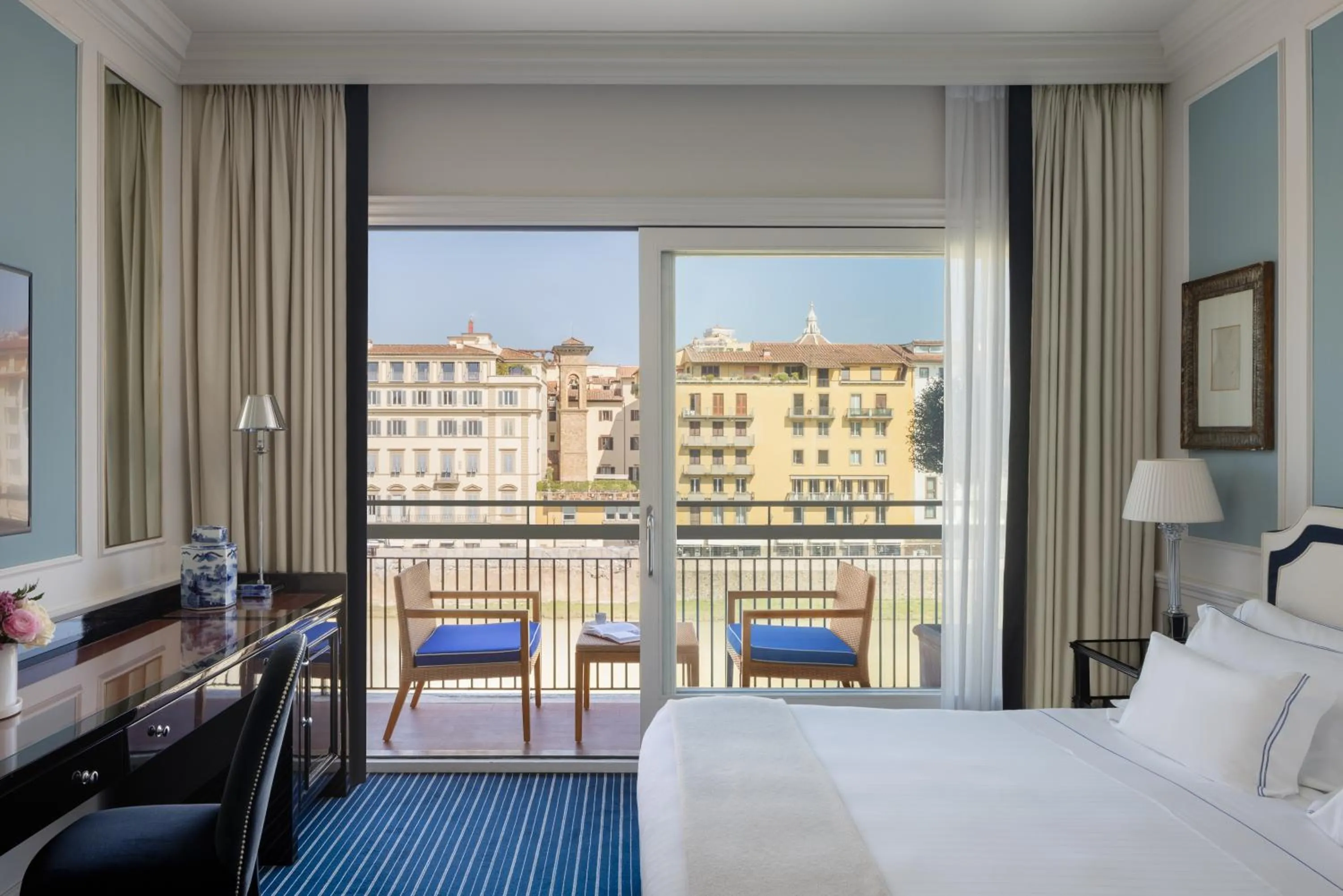 Bedroom, Bed in Hotel Lungarno - Lungarno Collection