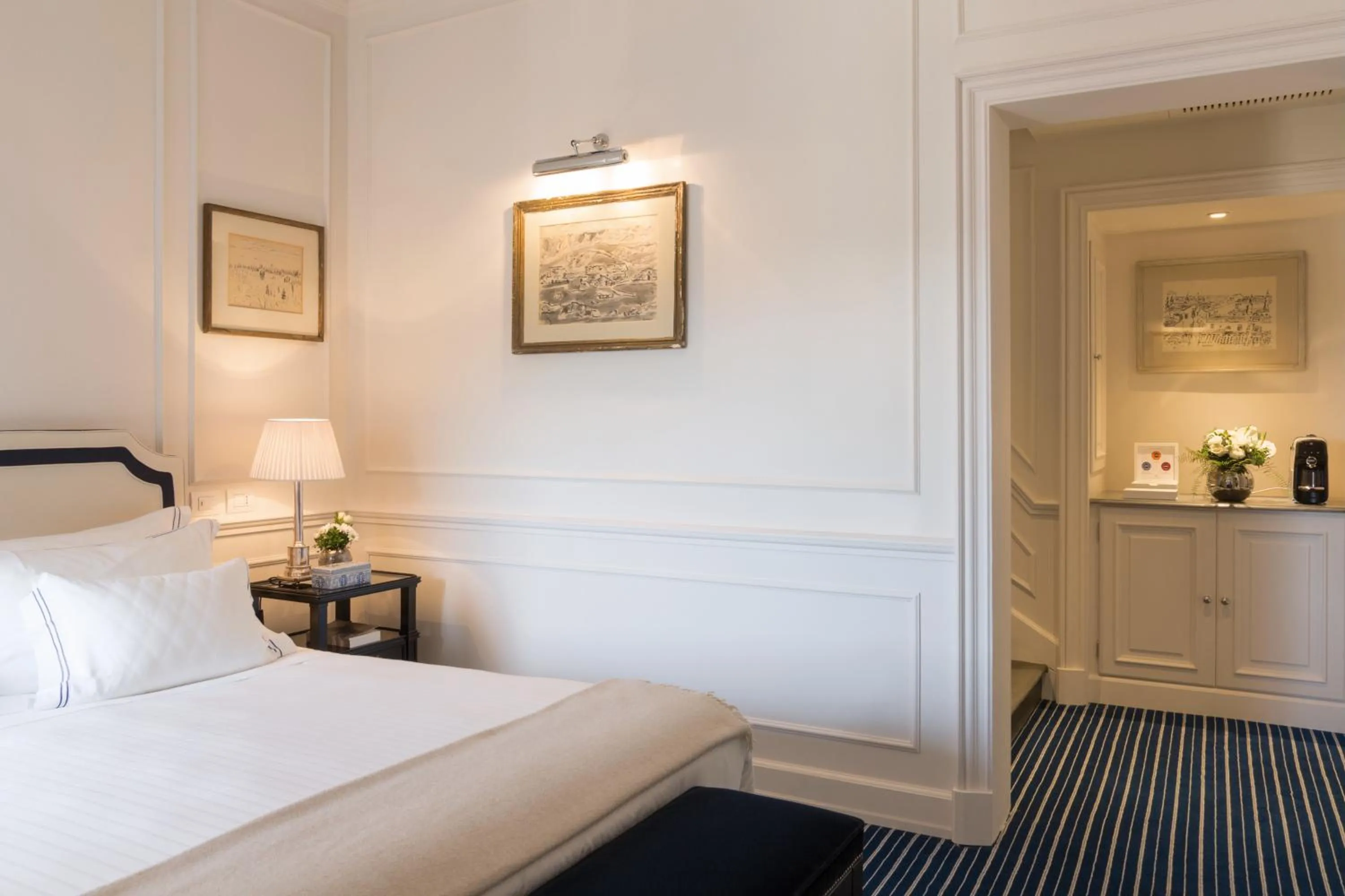 Bedroom, Bed in Hotel Lungarno - Lungarno Collection