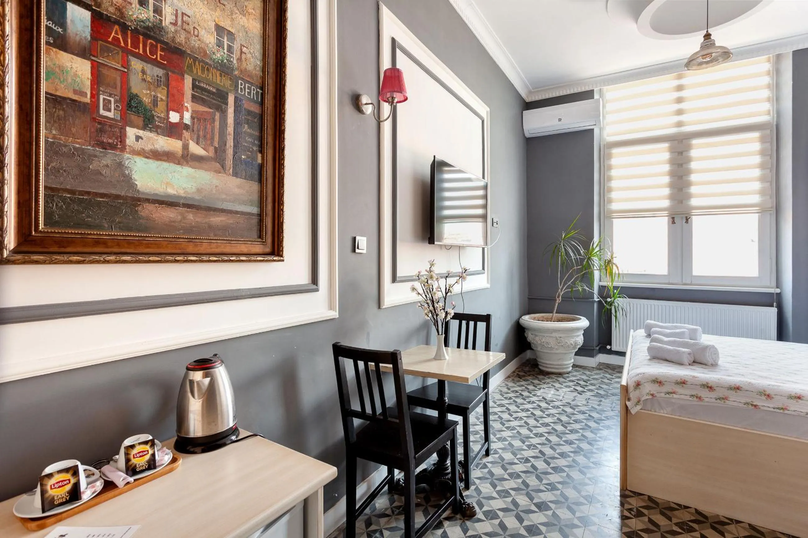 Dining area in Cezayir Rooms