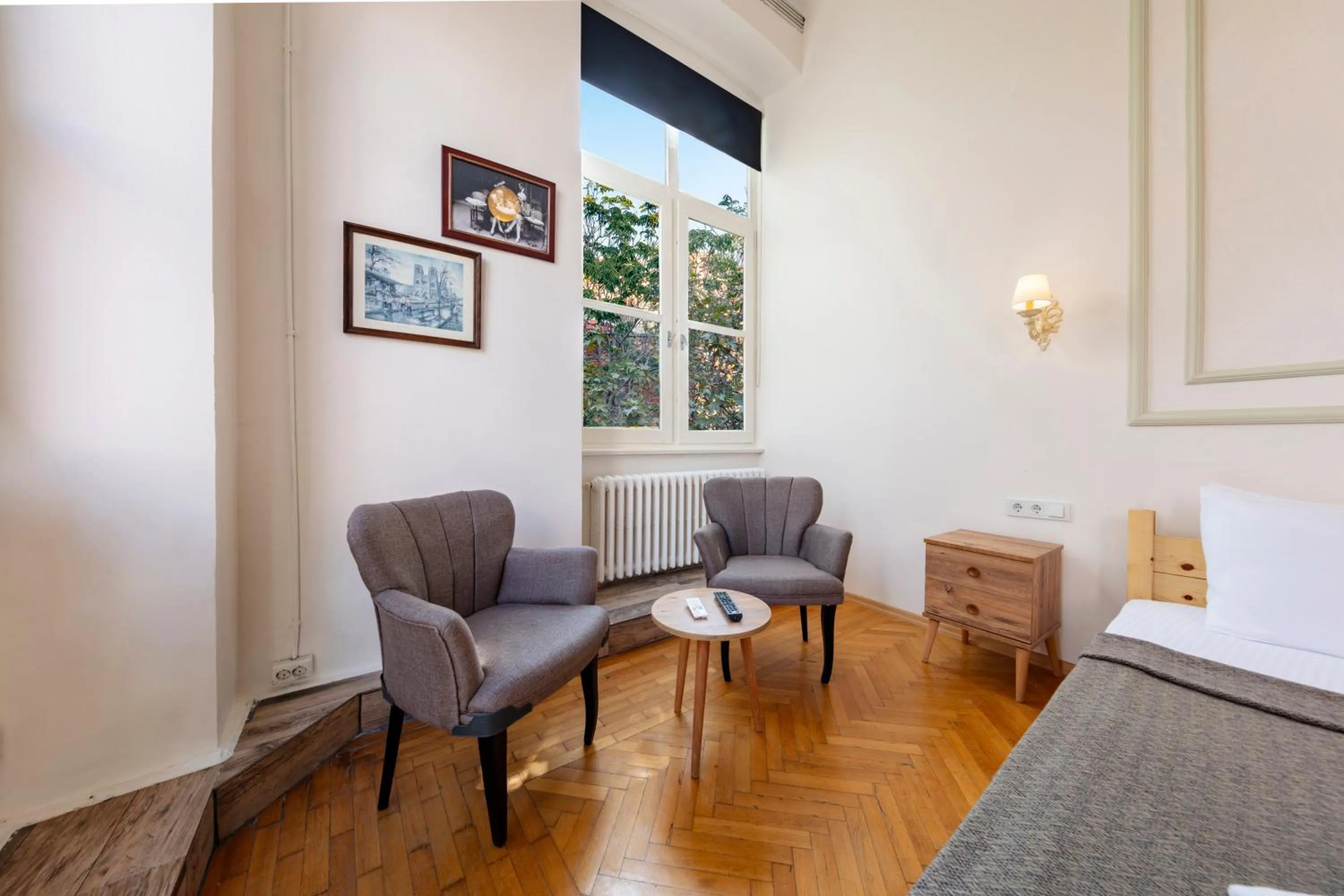 Seating area in Cezayir Rooms