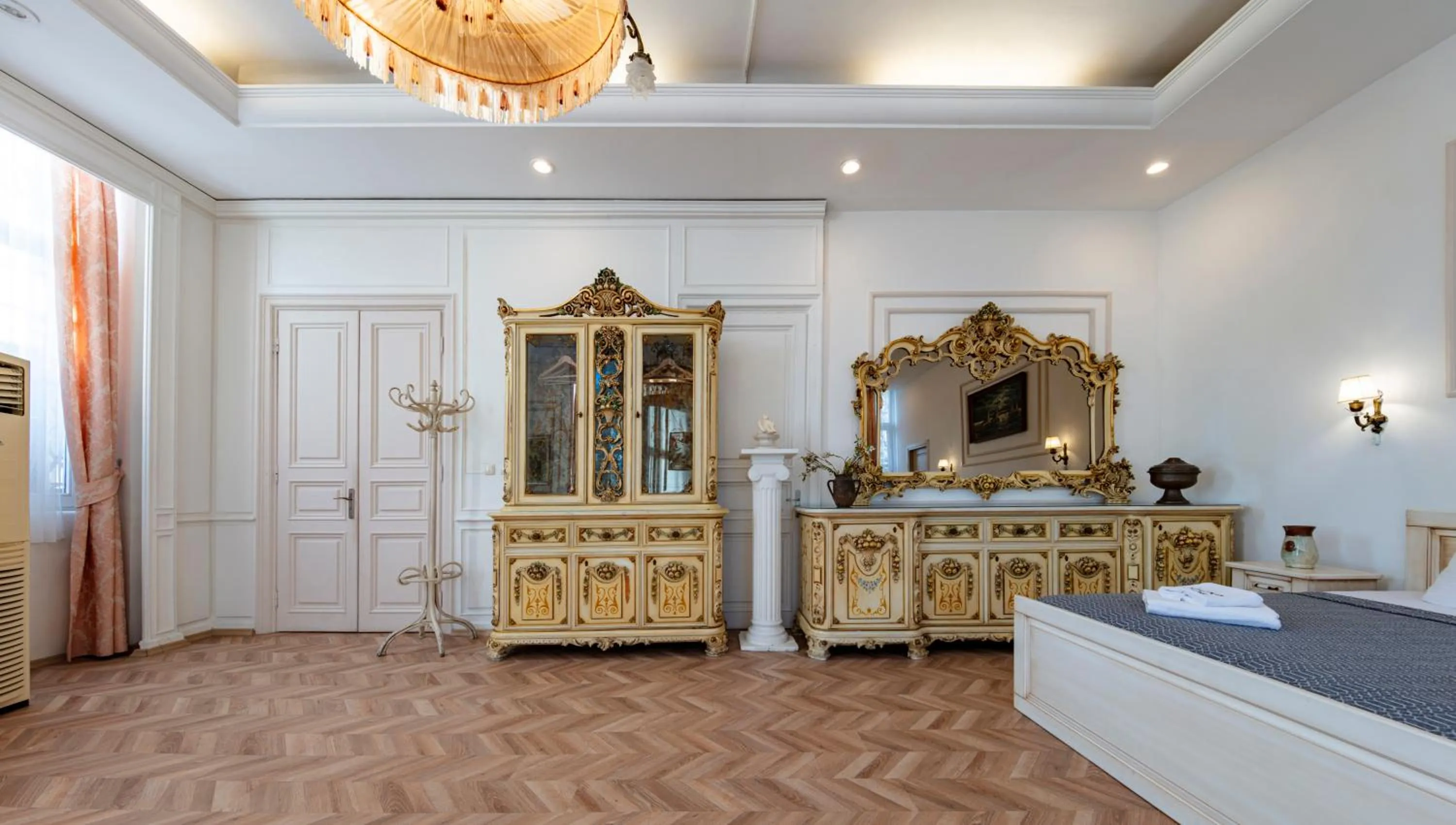 wardrobe, Bed in Cezayir Rooms