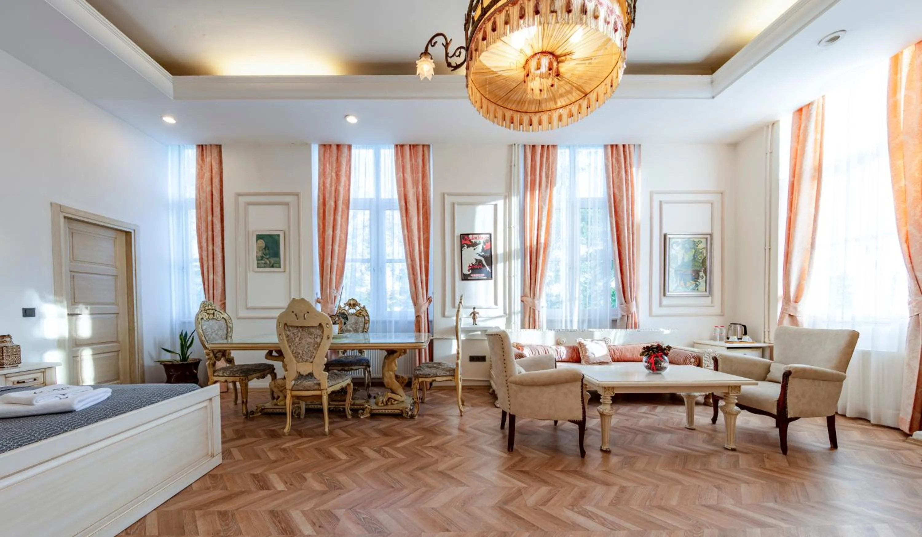 Living room in Cezayir Rooms