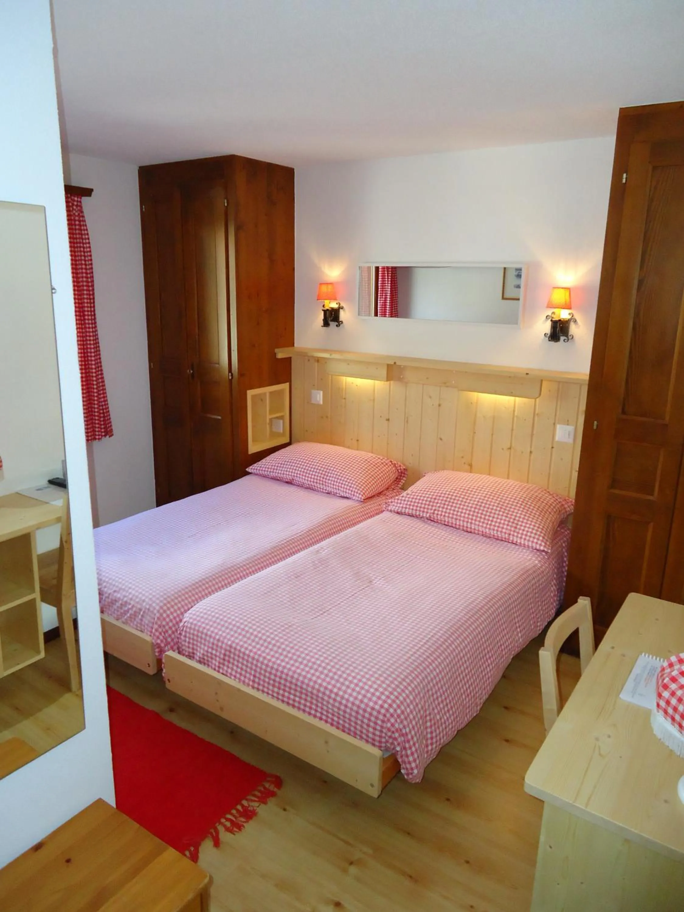 Bedroom, Bed in Hotel Mirabeau