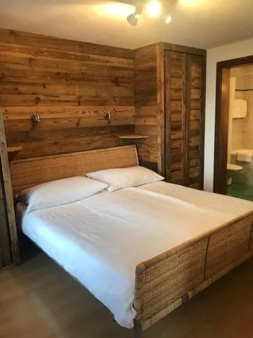 Bed in Hotel Mirabeau