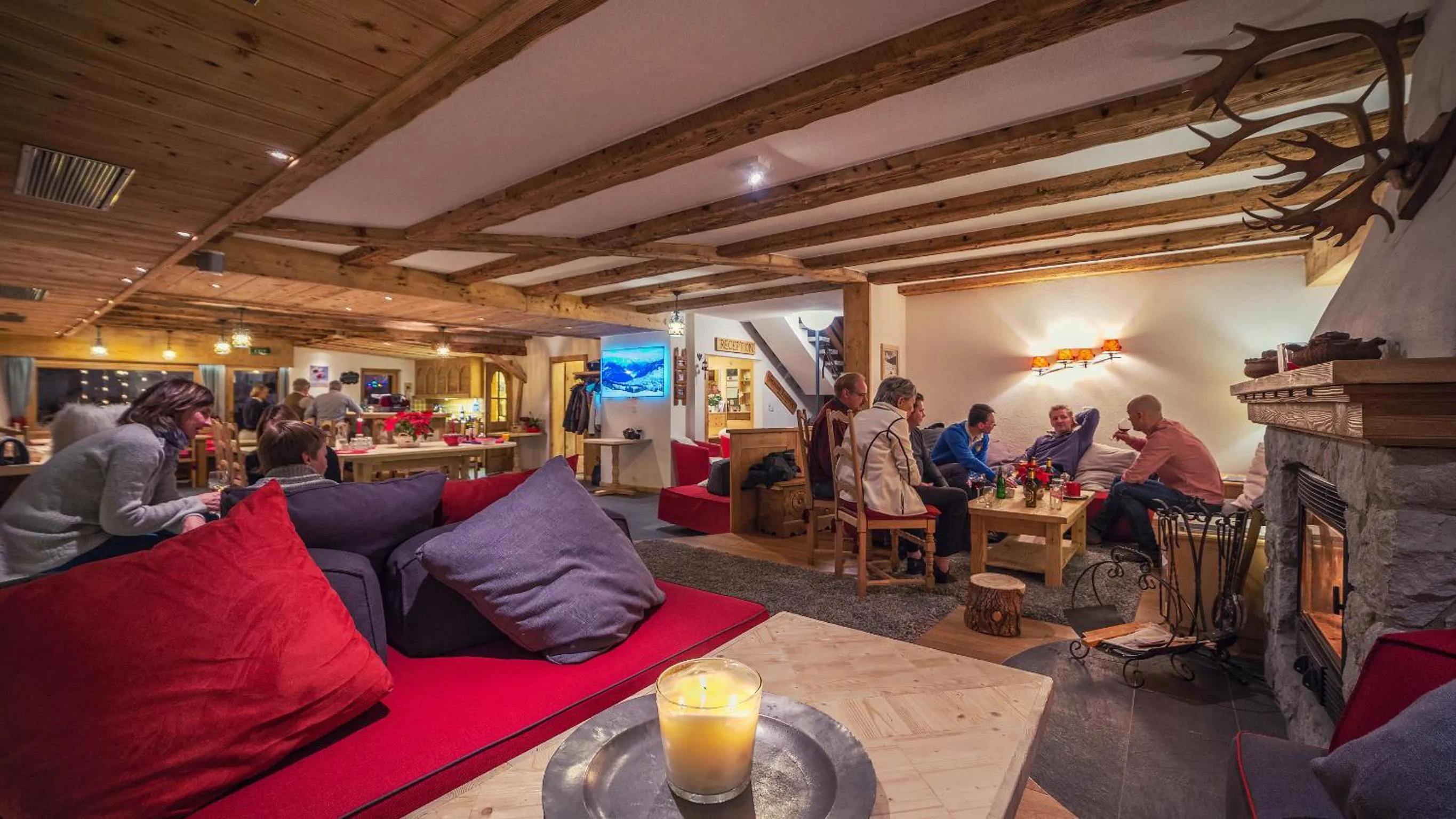 Lounge or bar in Hotel Mirabeau