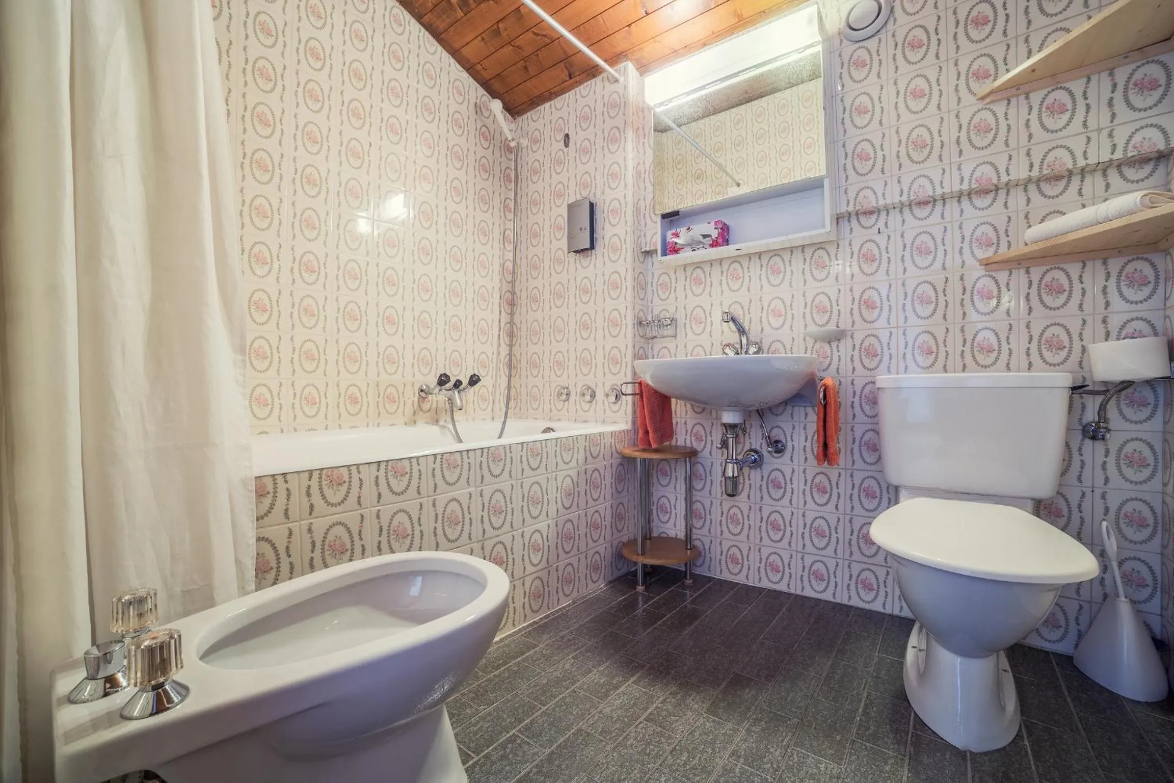 Bathroom in Hotel Mirabeau