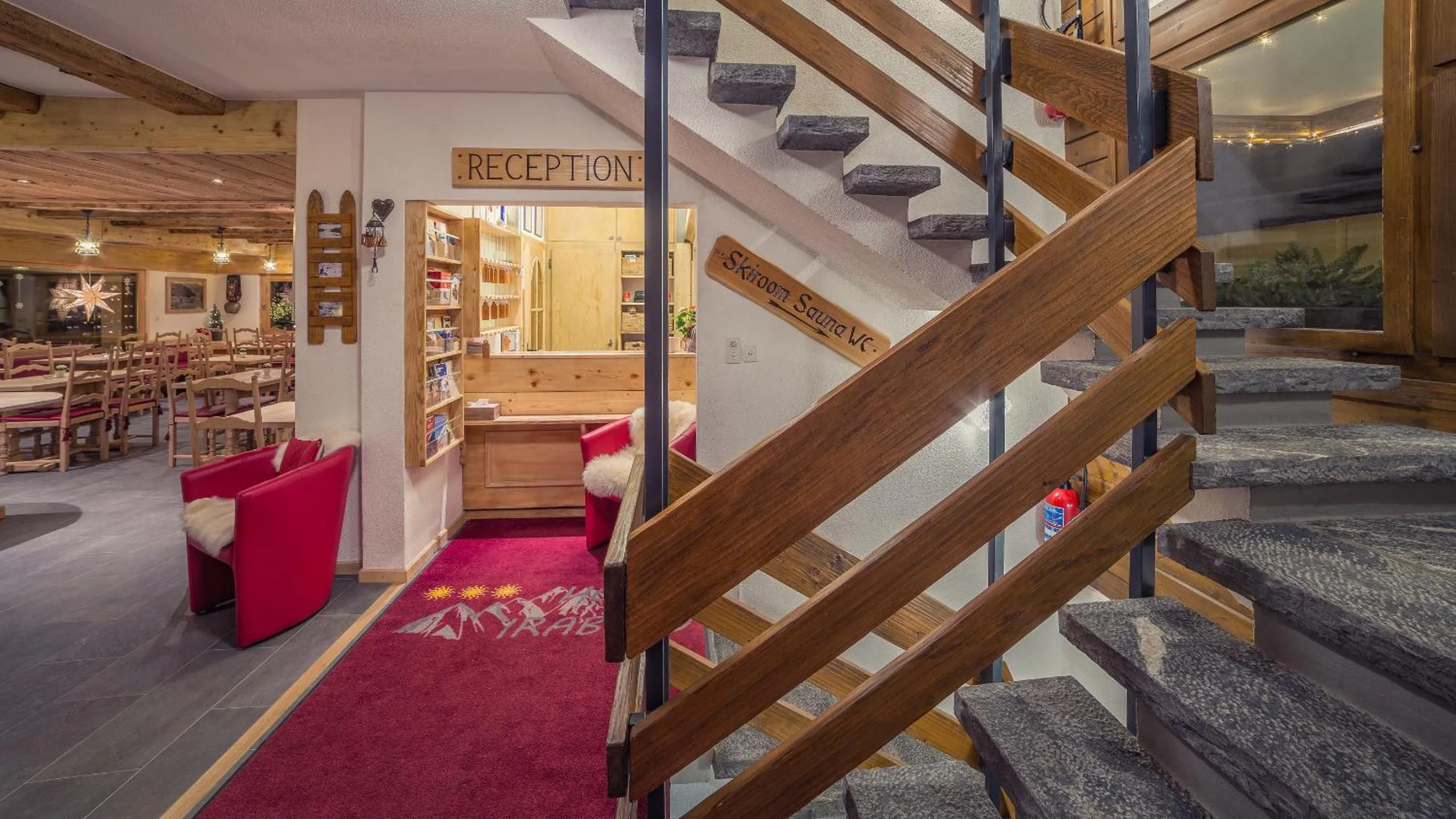 Lobby or reception, Bed in Hotel Mirabeau