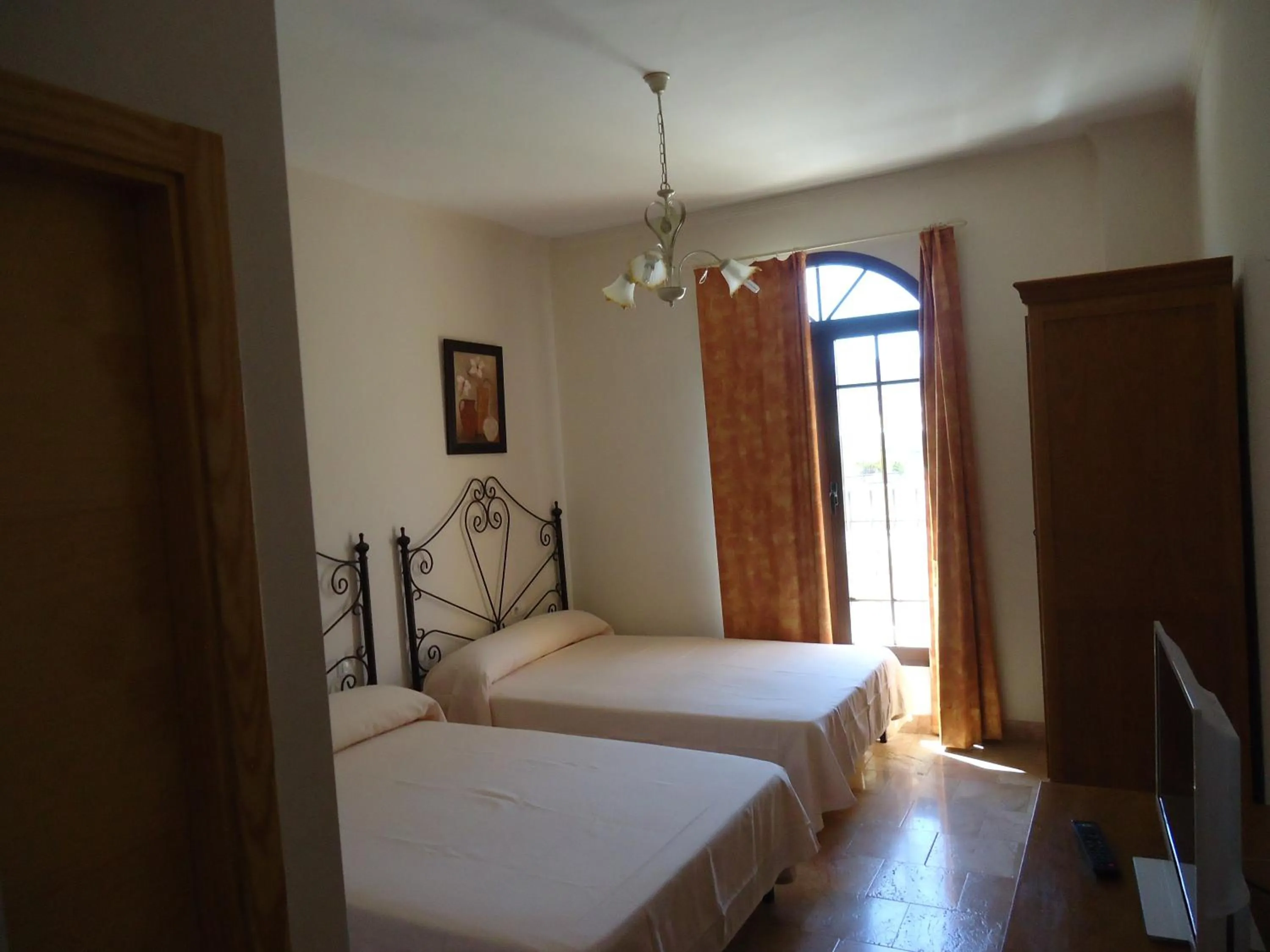 Photo of the whole room, Bed in Hotel Antequera Rural Fortes La Nuit