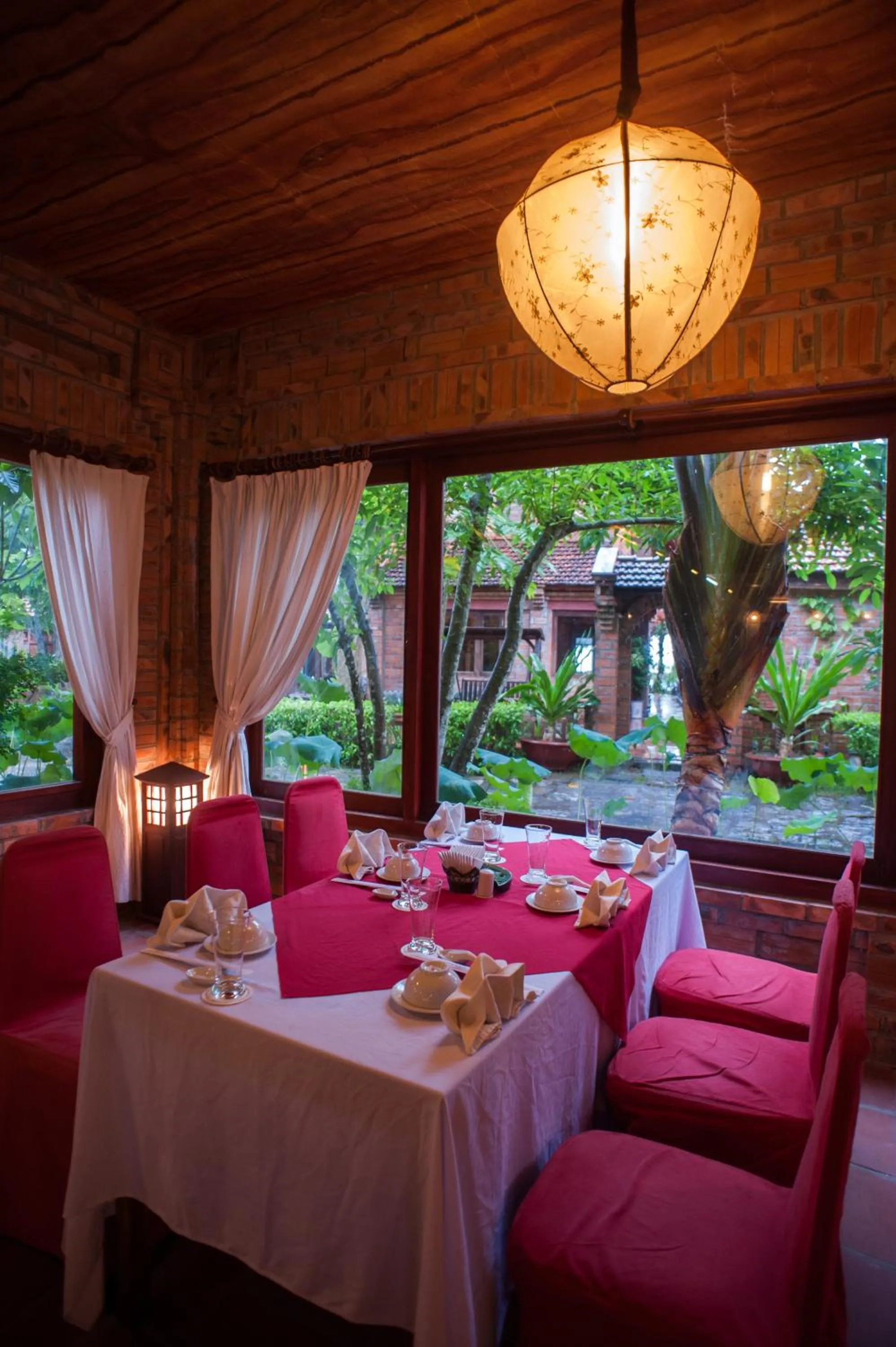 Restaurant/places to eat in Van Chai Resort