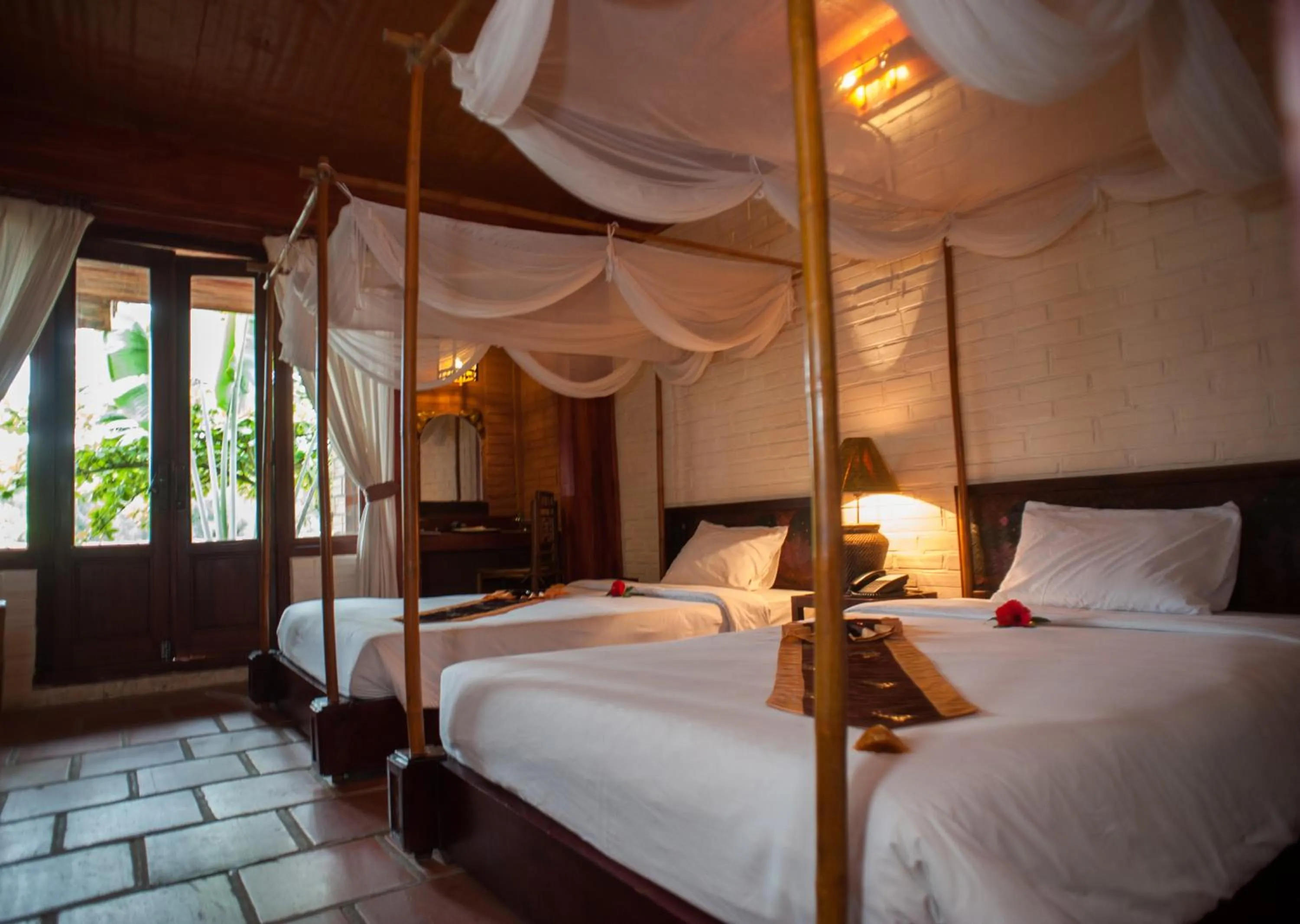 Photo of the whole room, Bed in Van Chai Resort