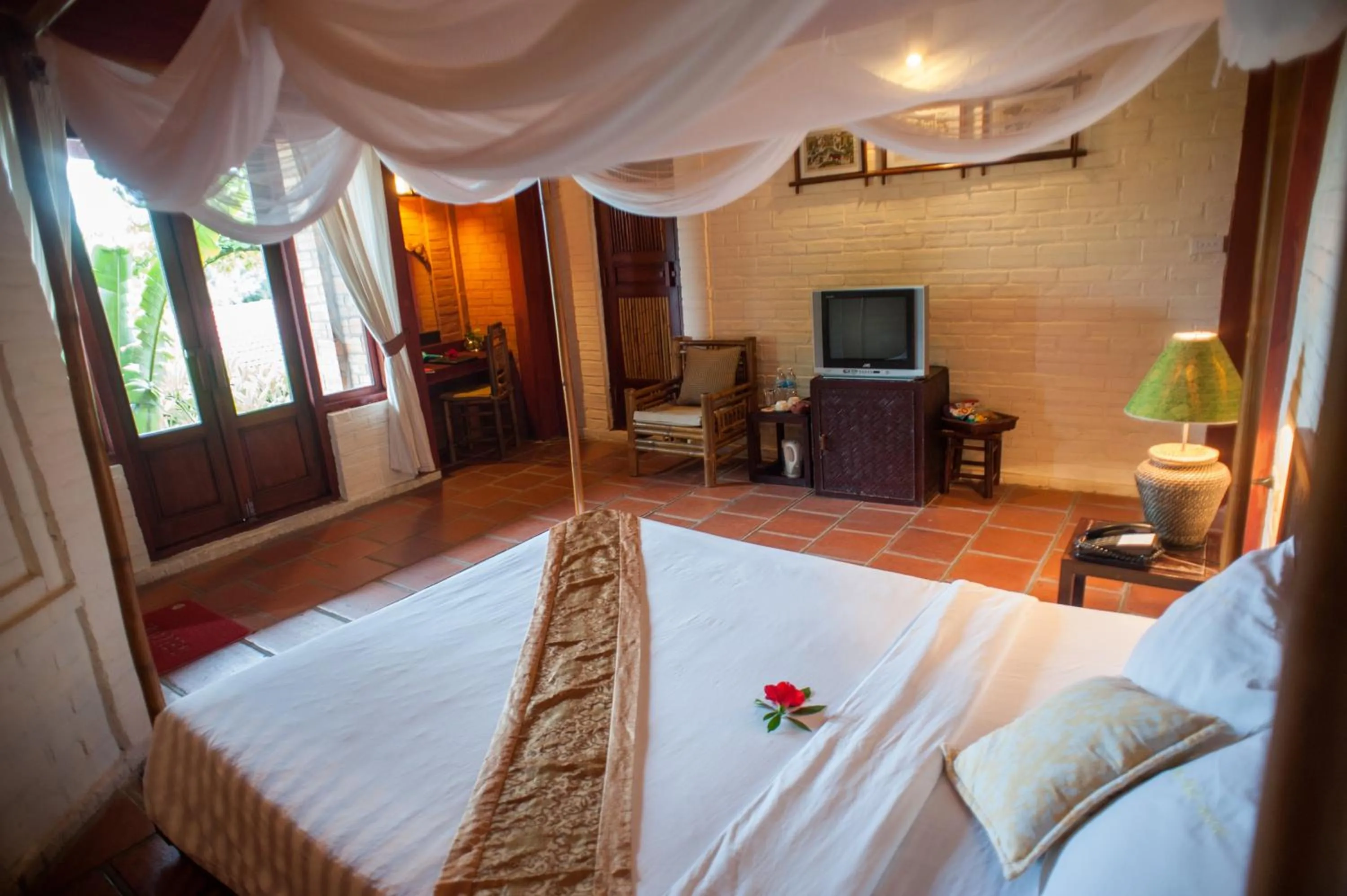 Photo of the whole room, Bed in Van Chai Resort