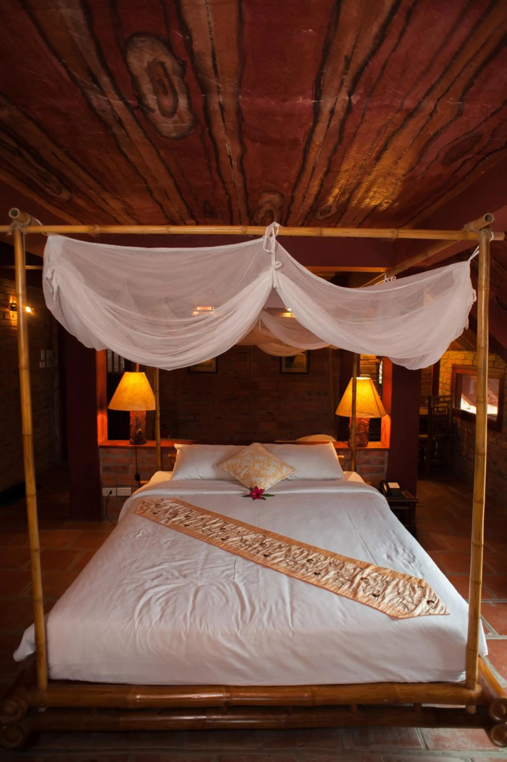Photo of the whole room, Bed in Van Chai Resort
