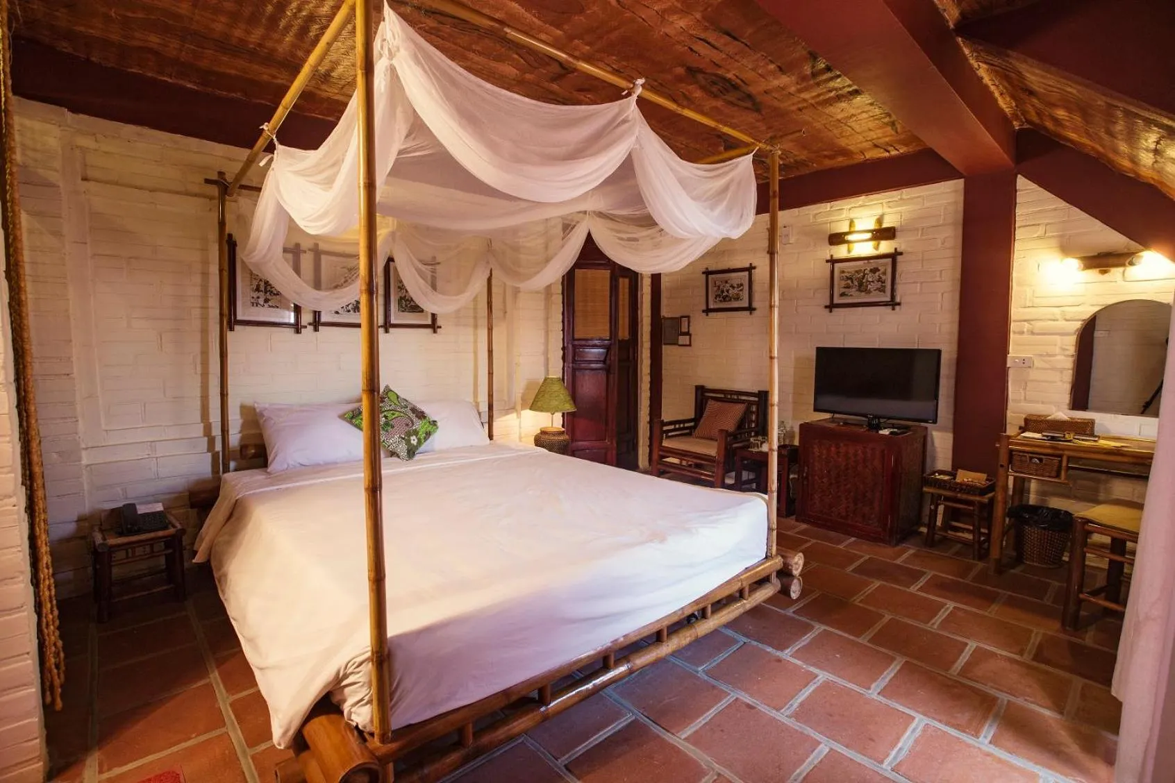 Bed in Van Chai Resort