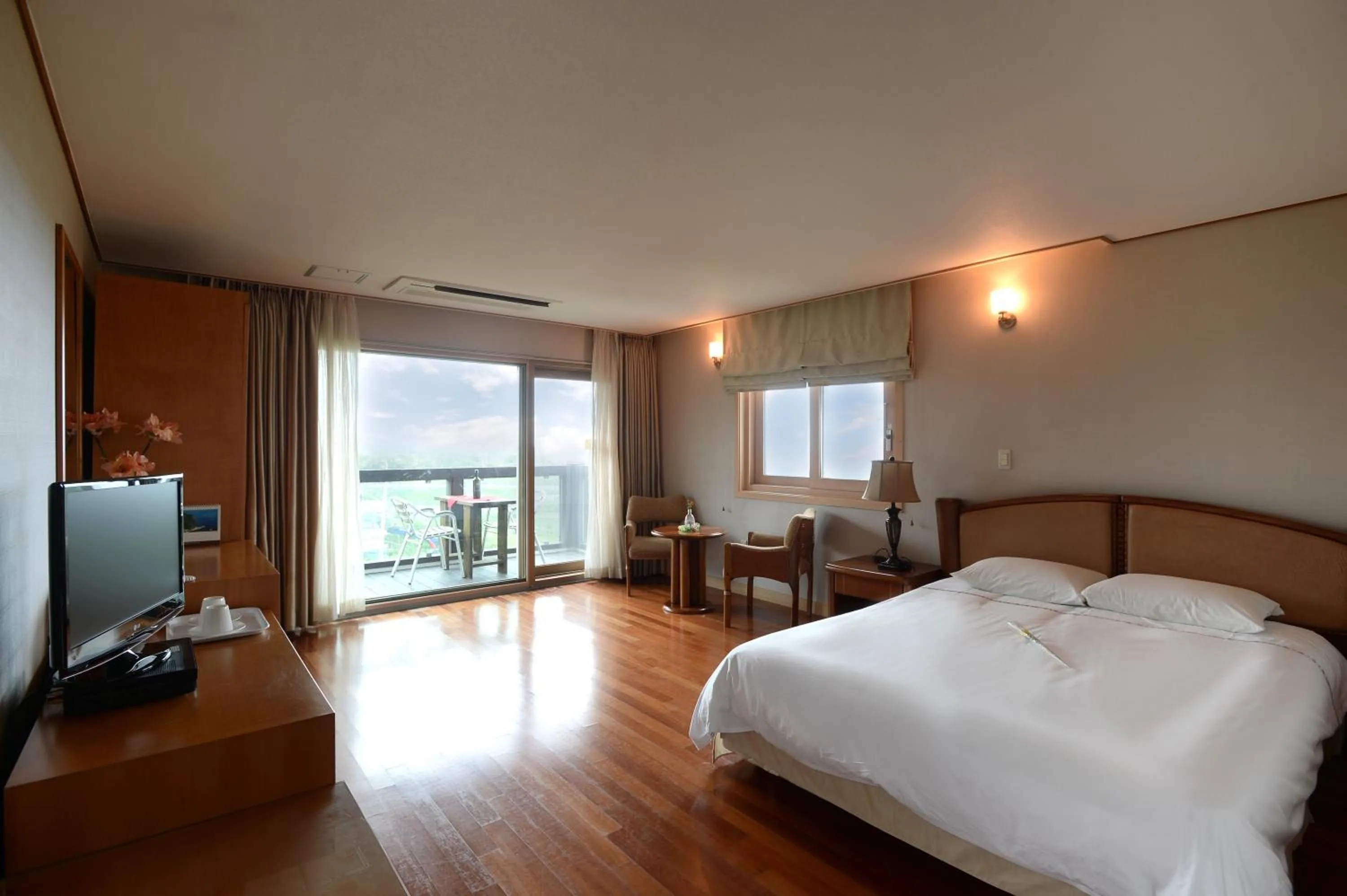 Photo of the whole room, Bed in Minitel Soul