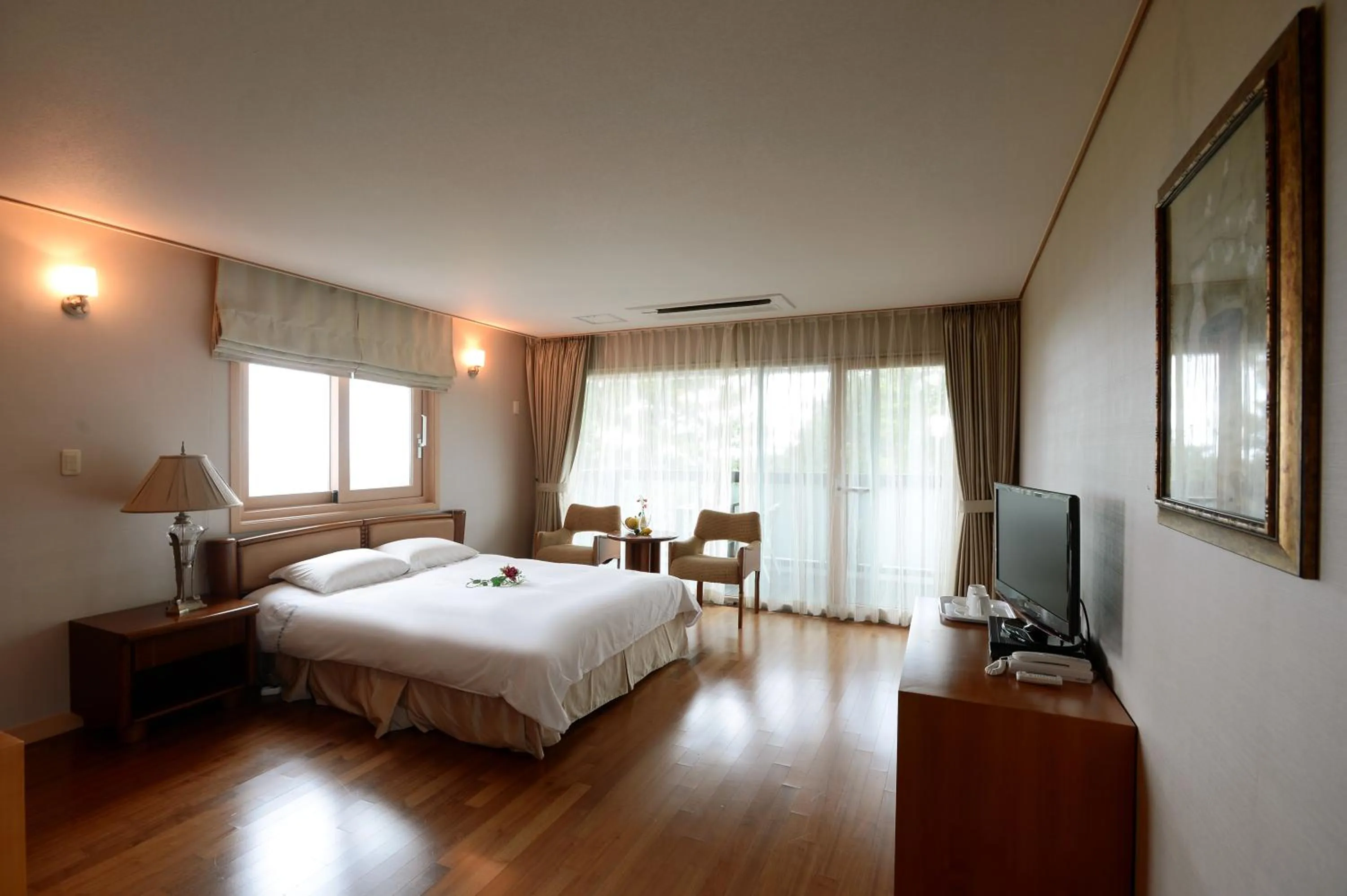 Photo of the whole room, Bed in Minitel Soul