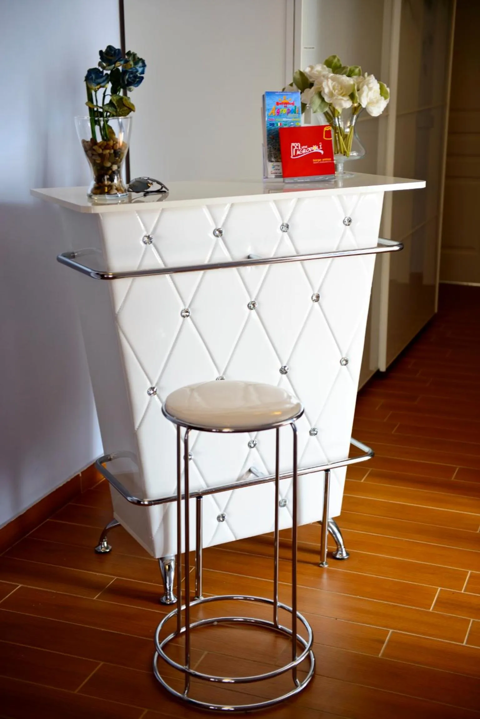 Decorative detail in I Delfini