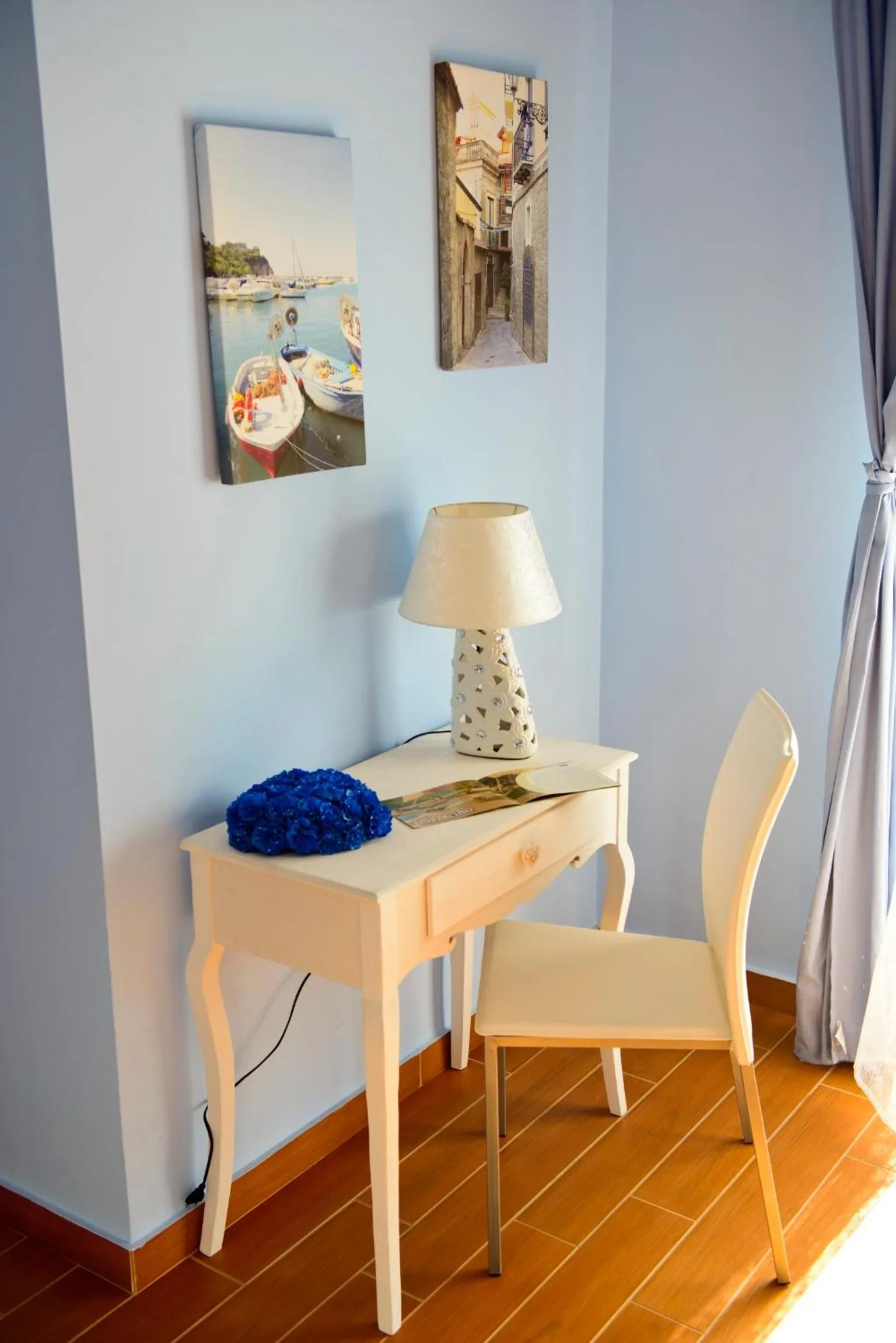 Decorative detail in I Delfini