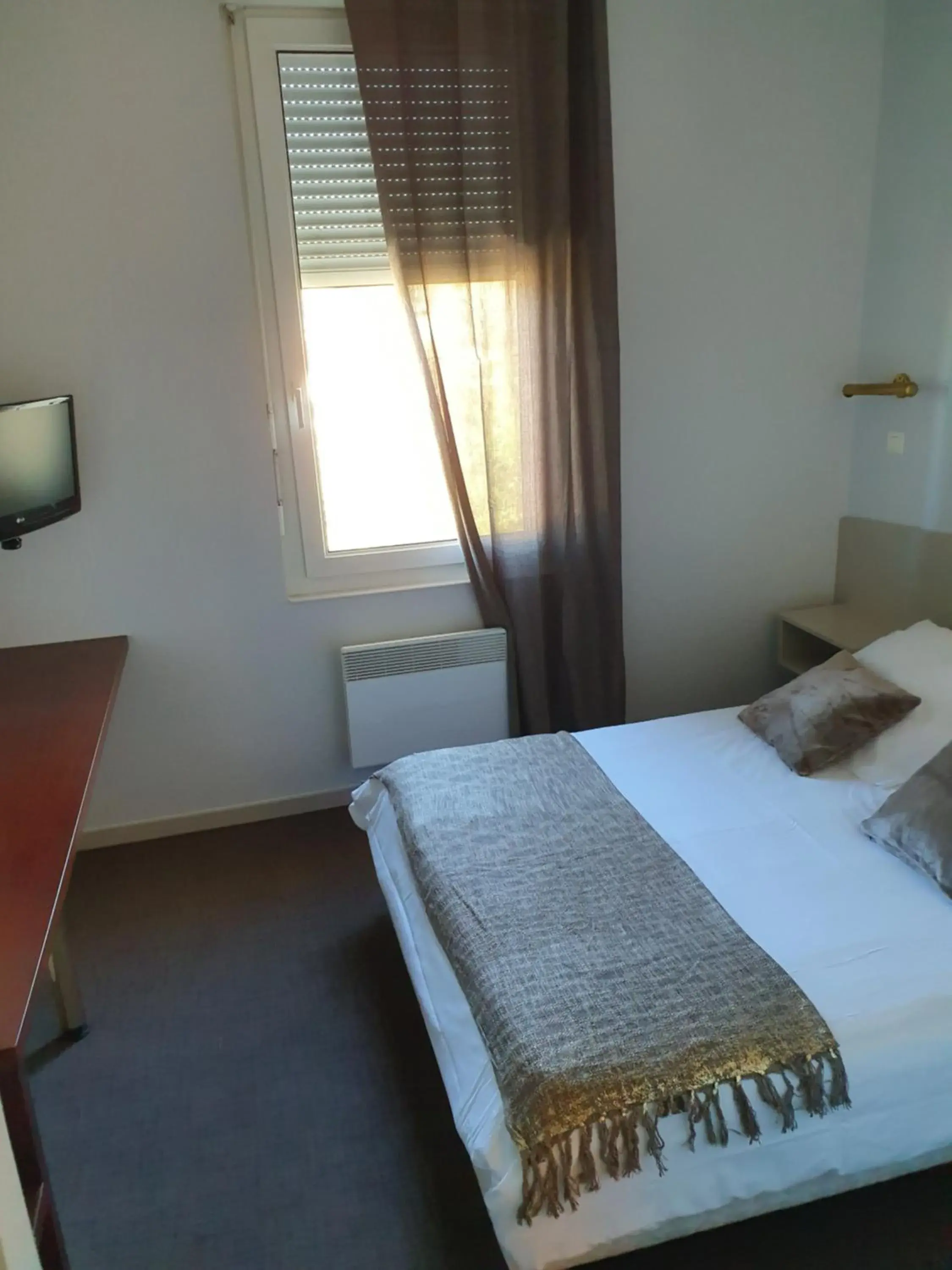 Double Room - single occupancy in Hôtel du Parc Double Room - single occupancy in Hôtel du Parc