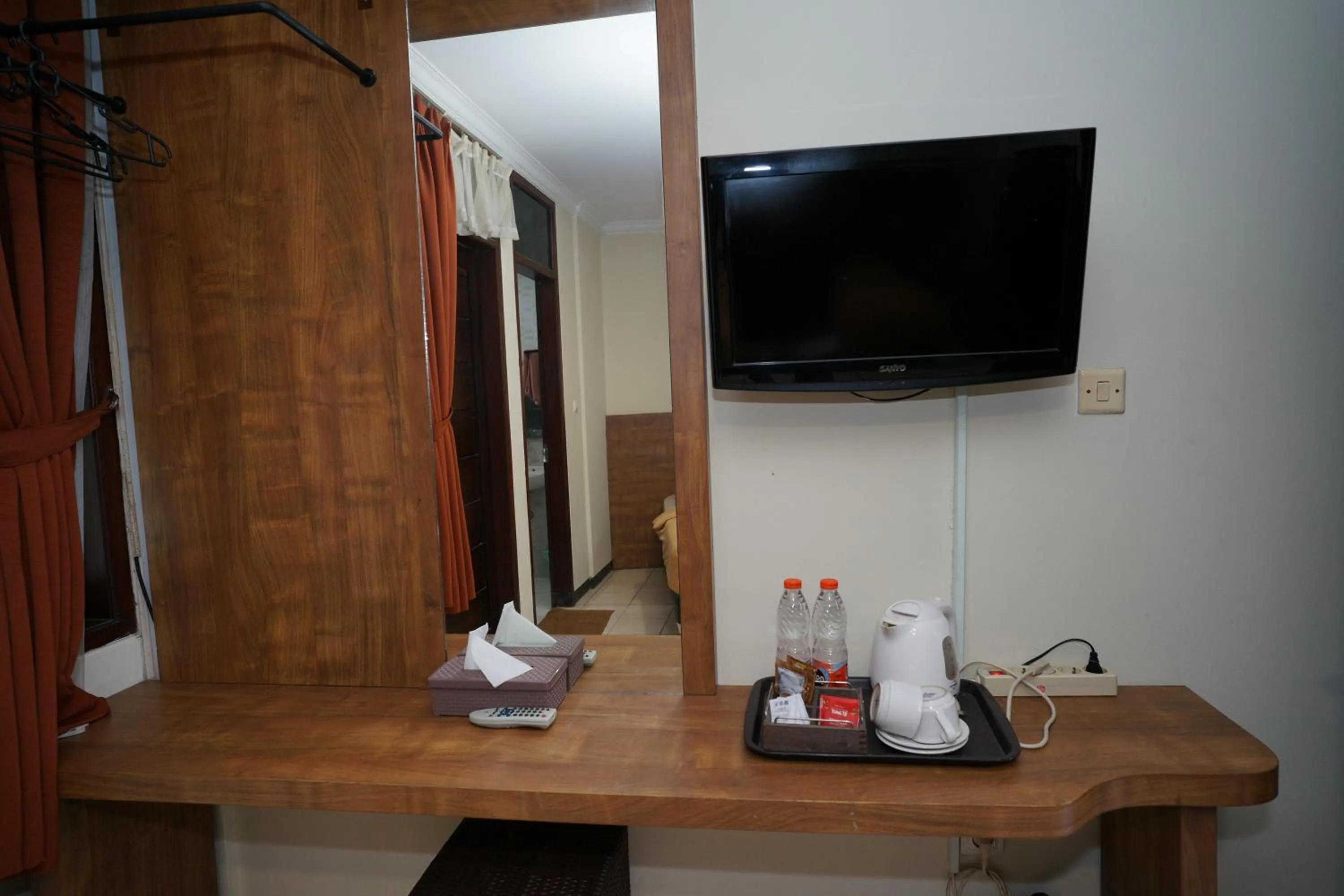 TV and multimedia in Hotel Puri Pangalengan