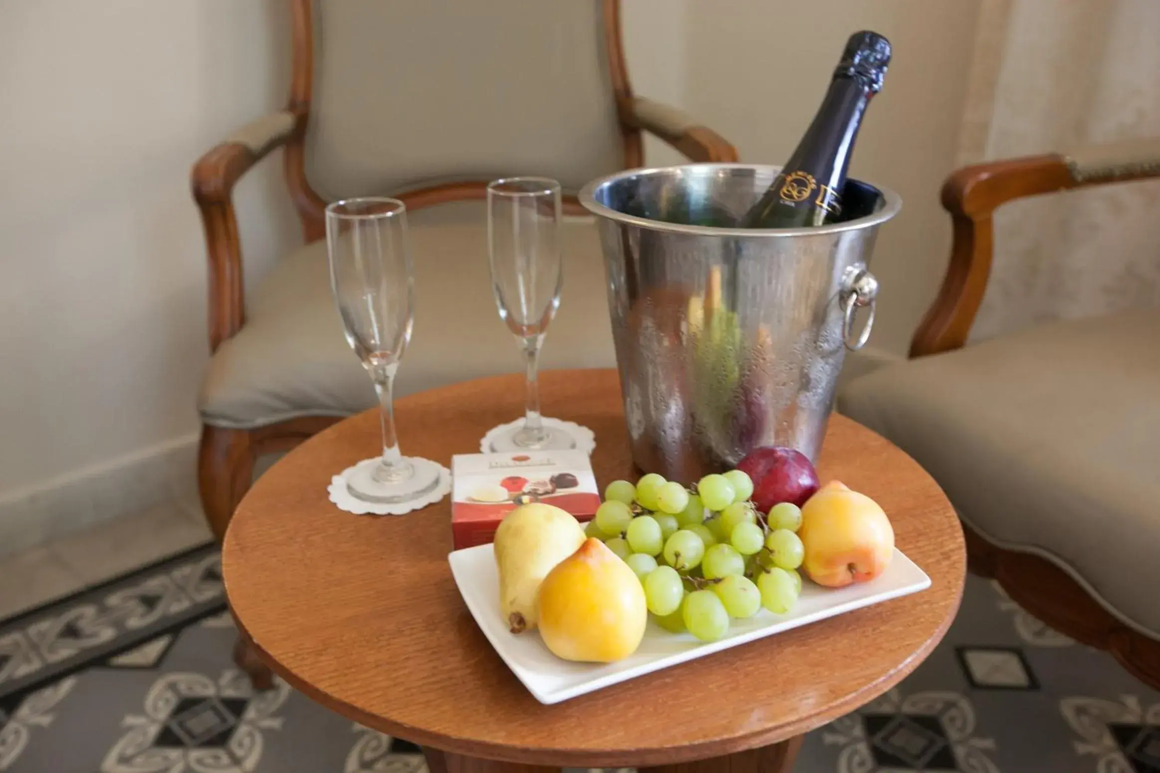 Food and drinks in The Colony Hotel Food and drinks in The Colony Hotel