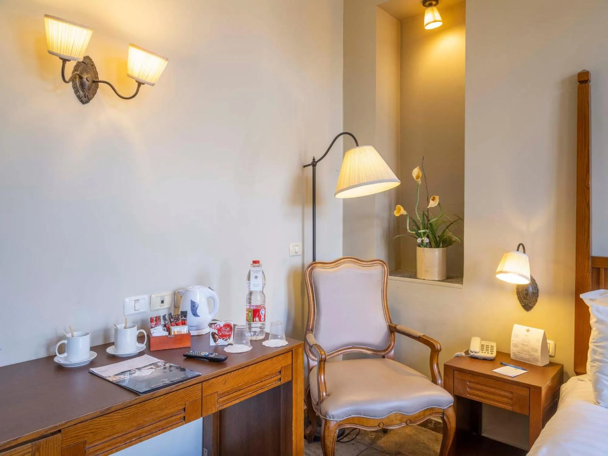 Seating area in The Colony Hotel