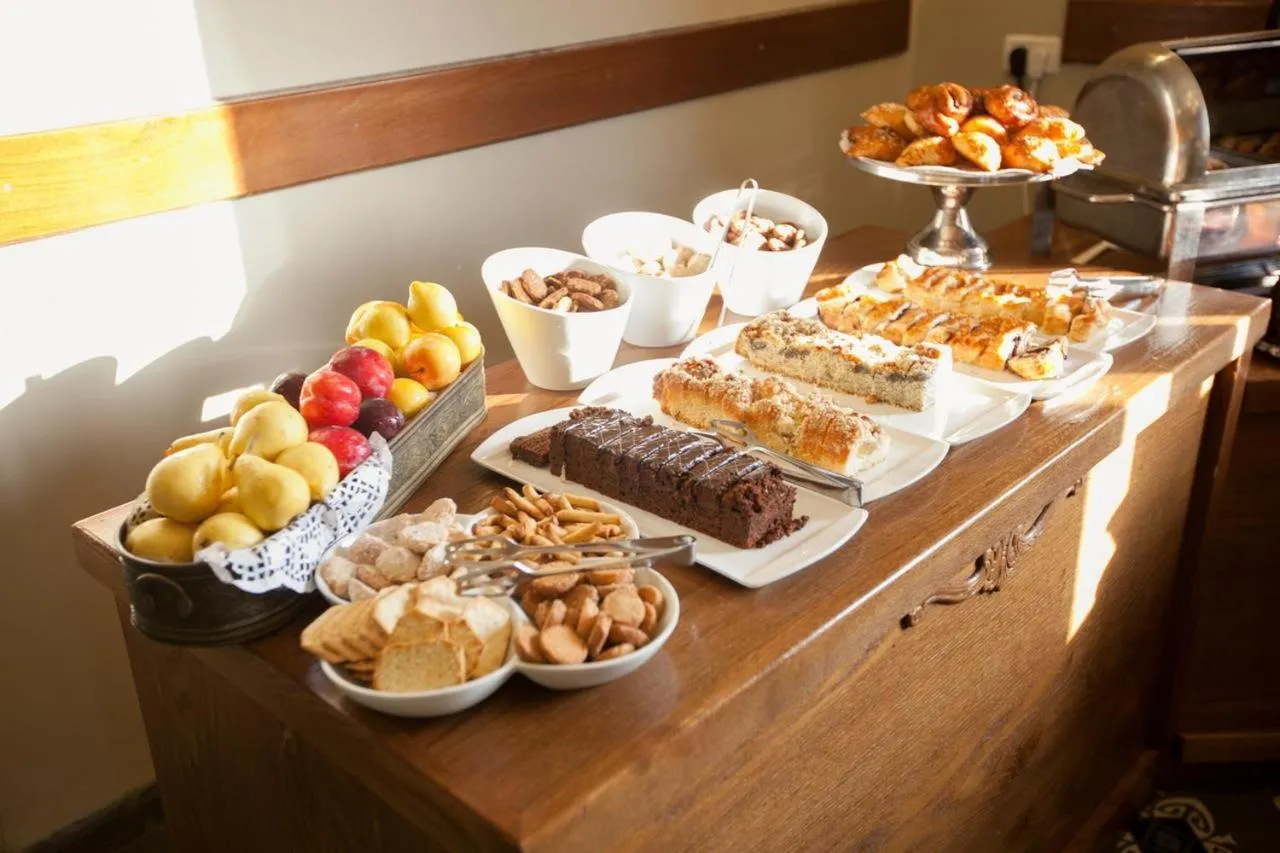 Breakfast in The Colony Hotel