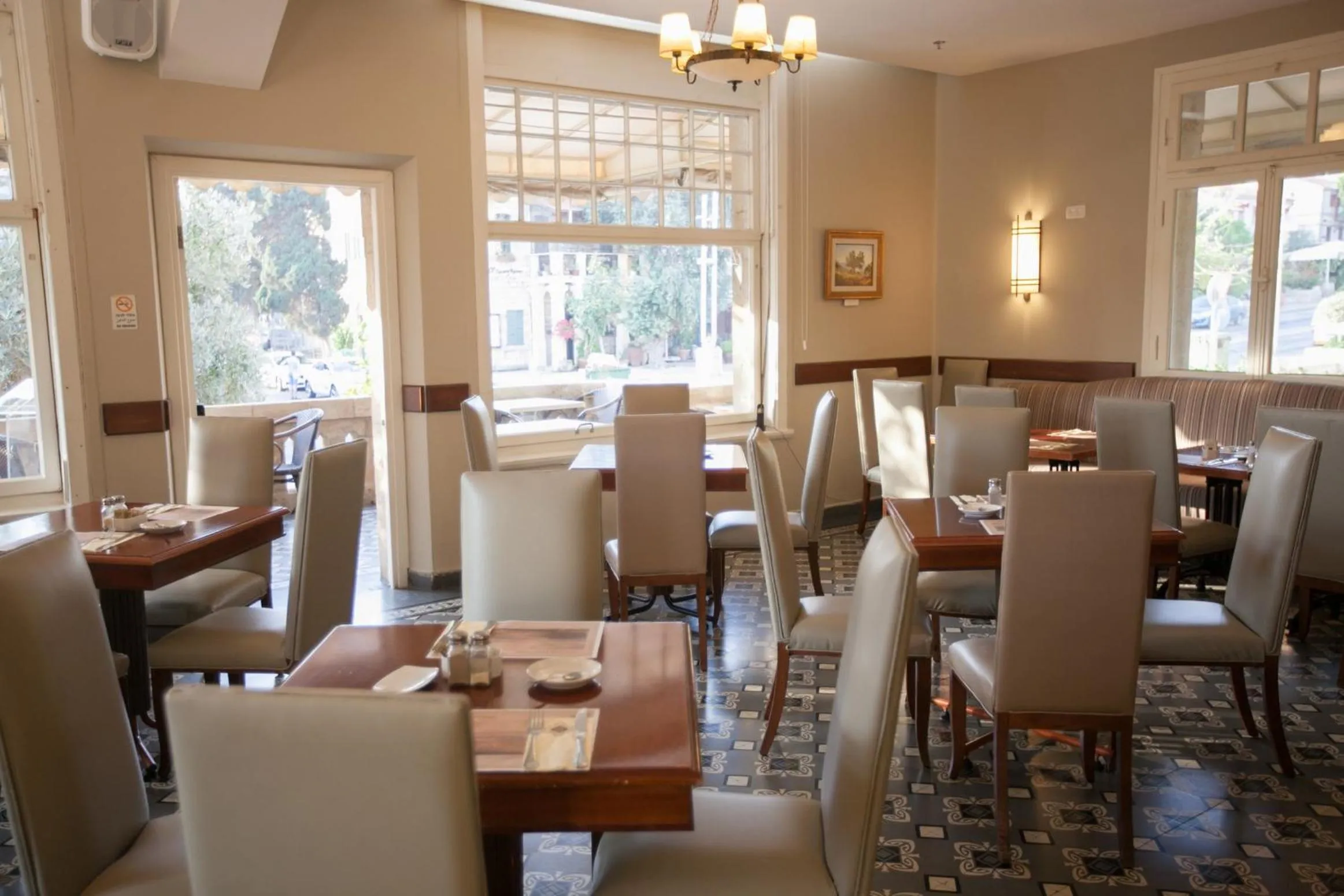 Restaurant/places to eat in The Colony Hotel