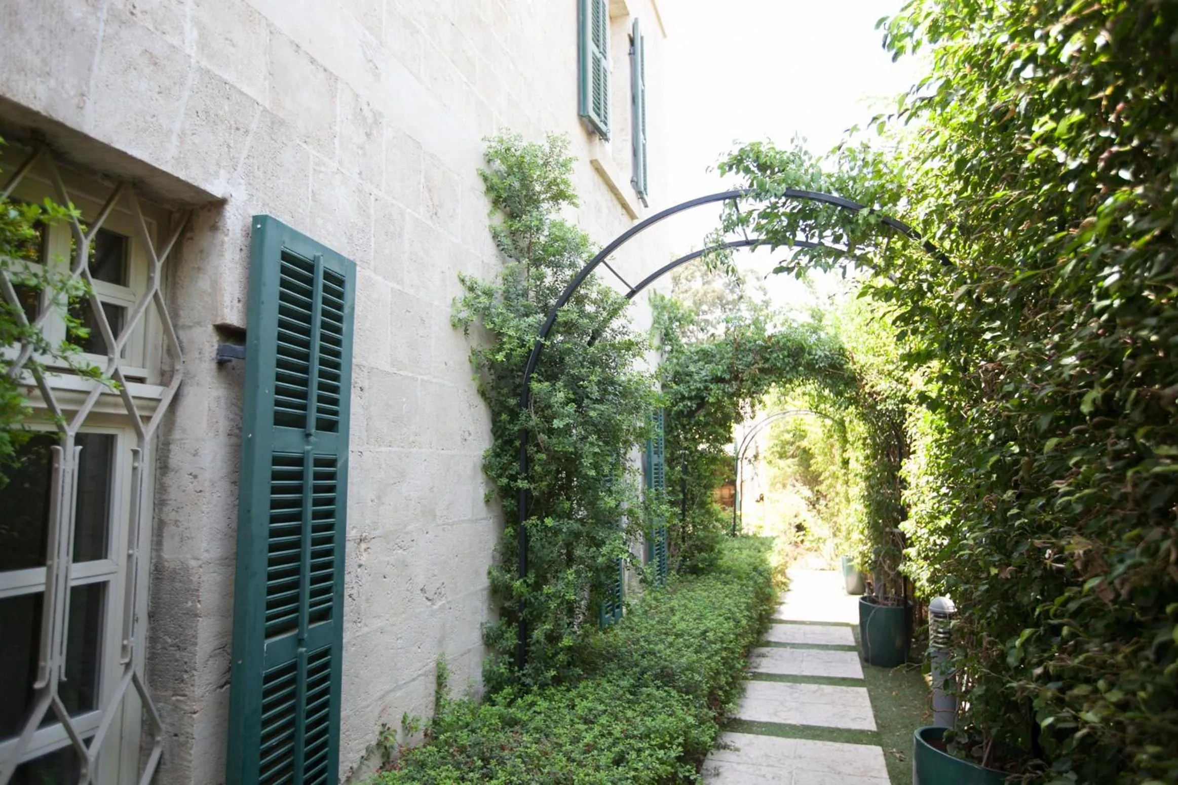 Garden in The Colony Hotel