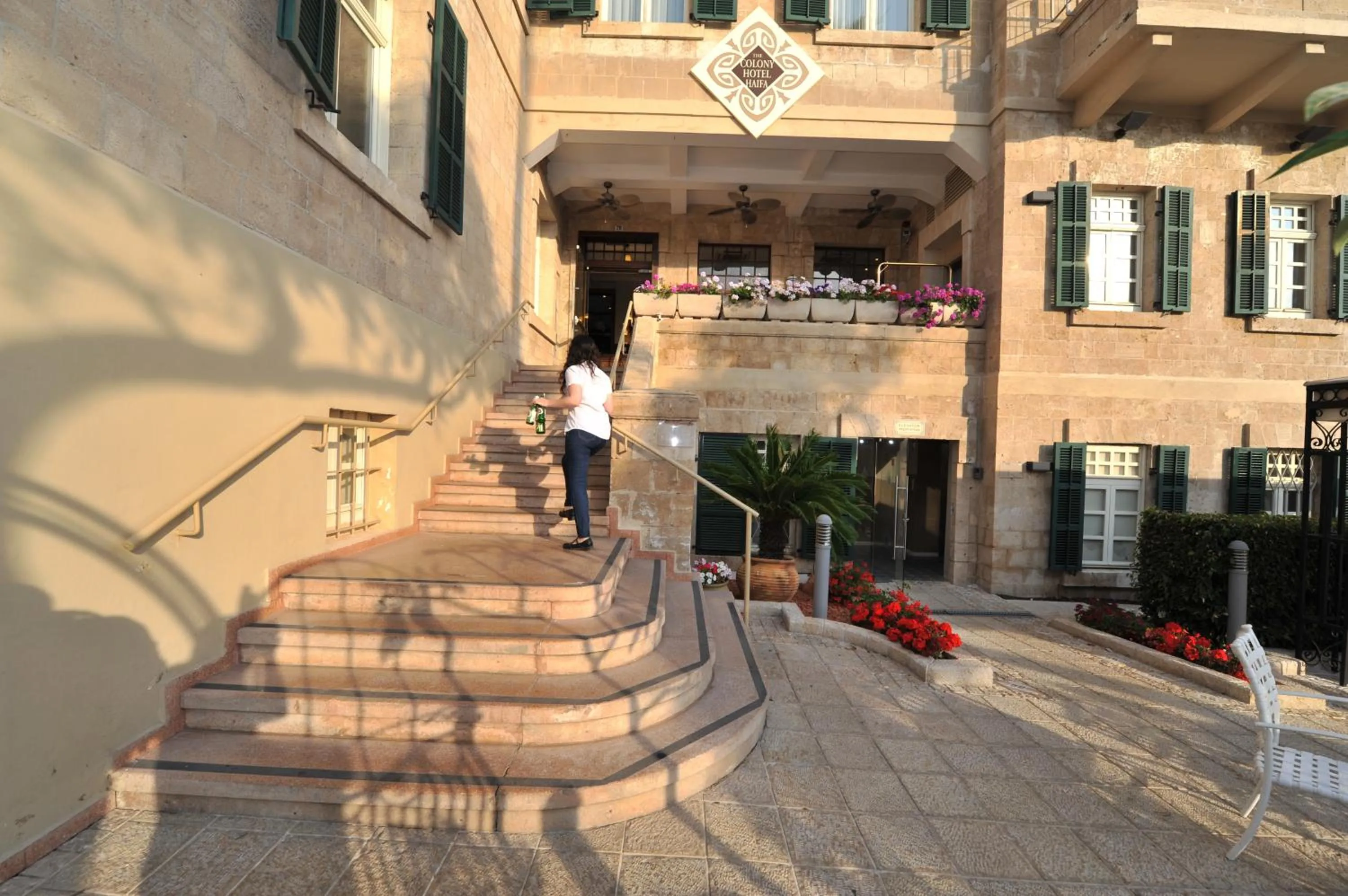 Facade/entrance in The Colony Hotel