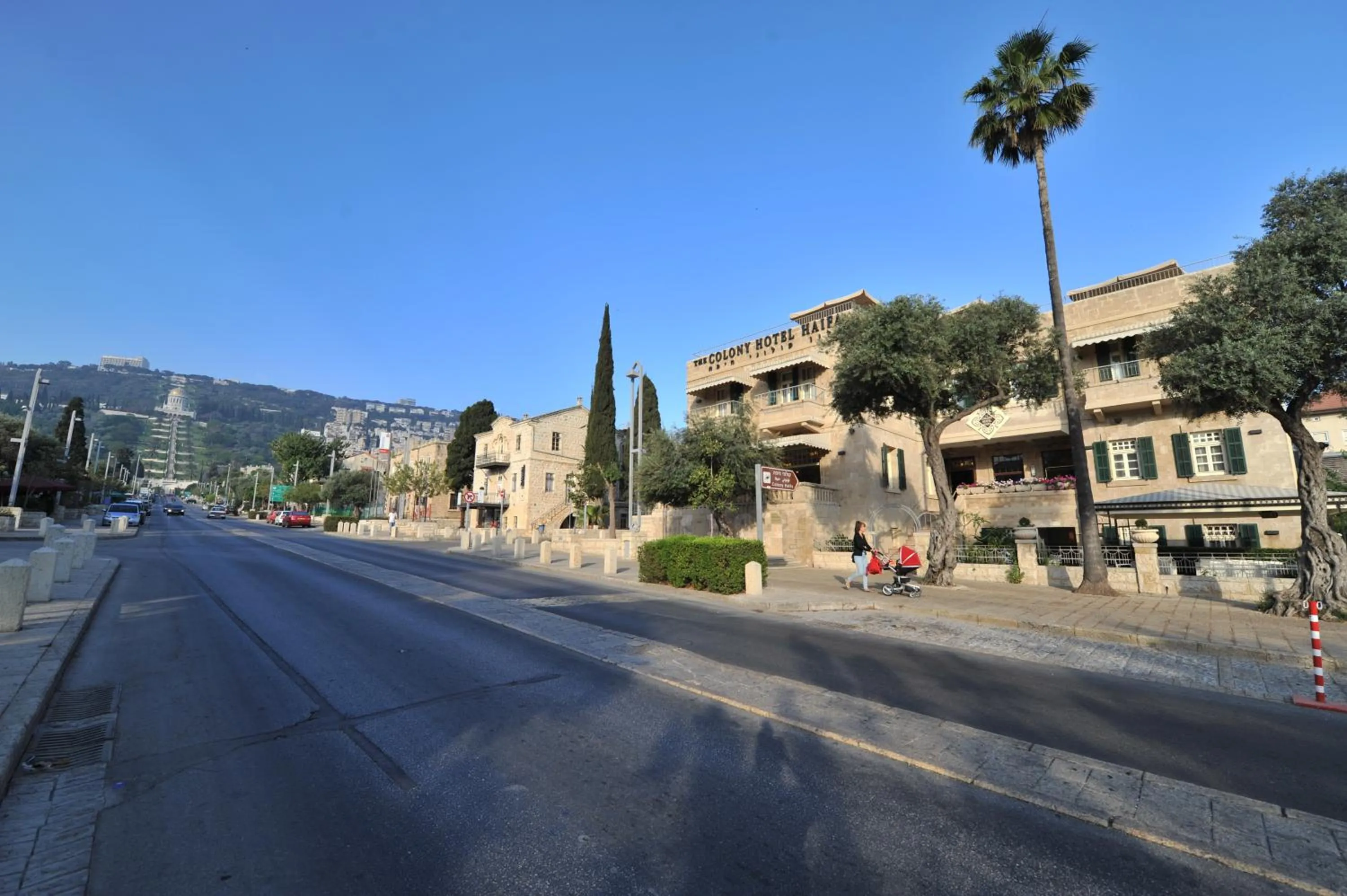 Facade/entrance in The Colony Hotel