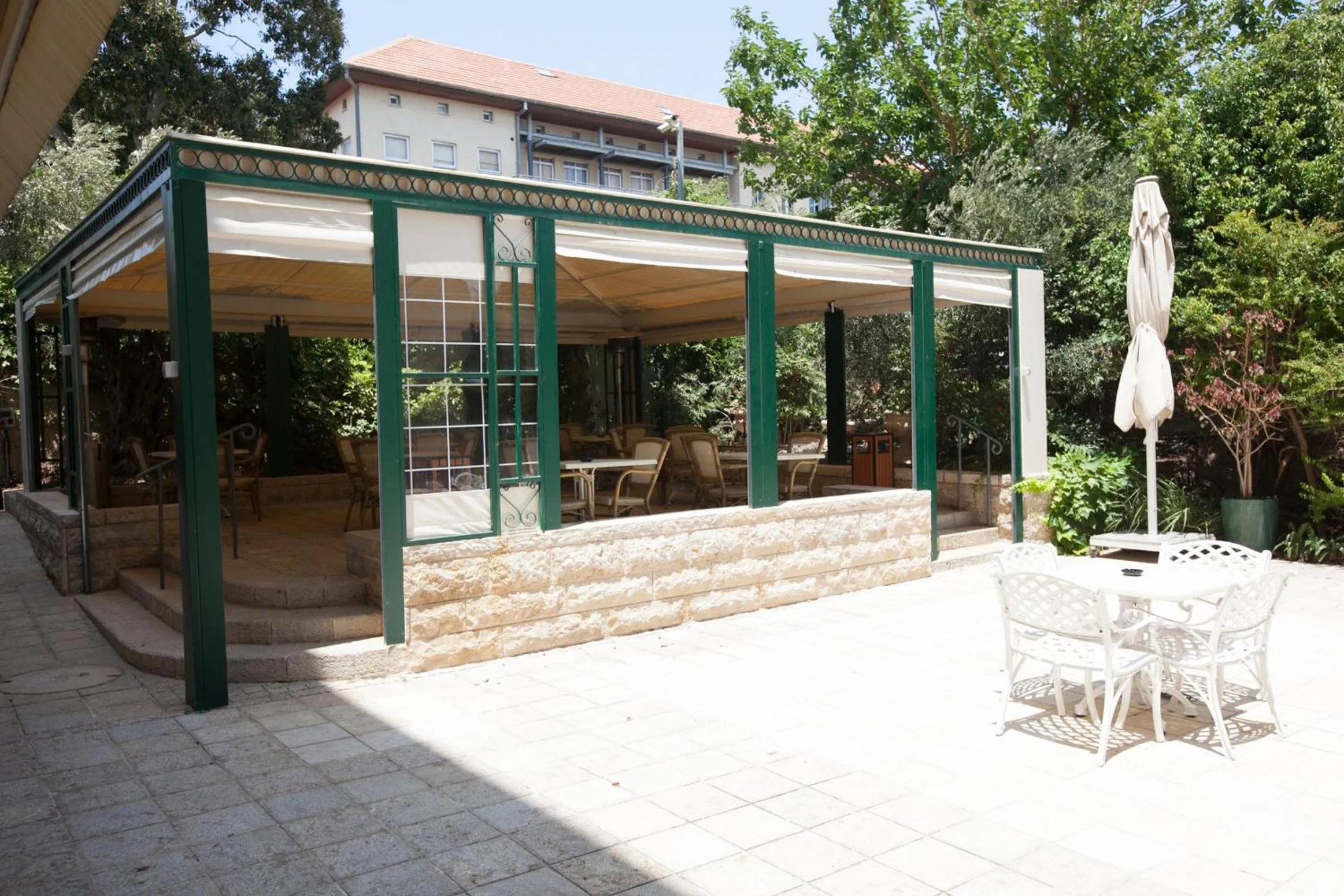 Patio in The Colony Hotel