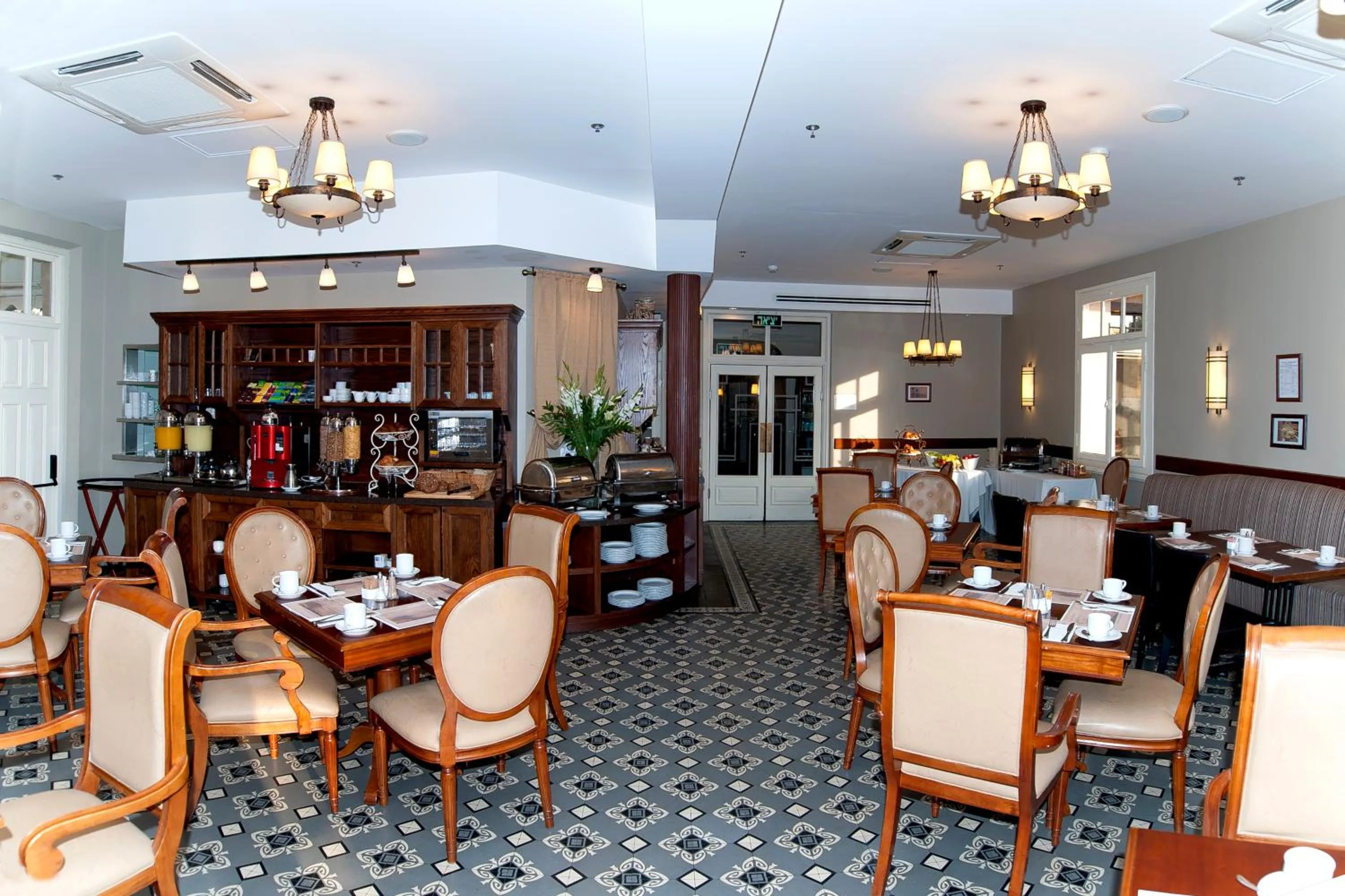 Restaurant/places to eat in The Colony Hotel