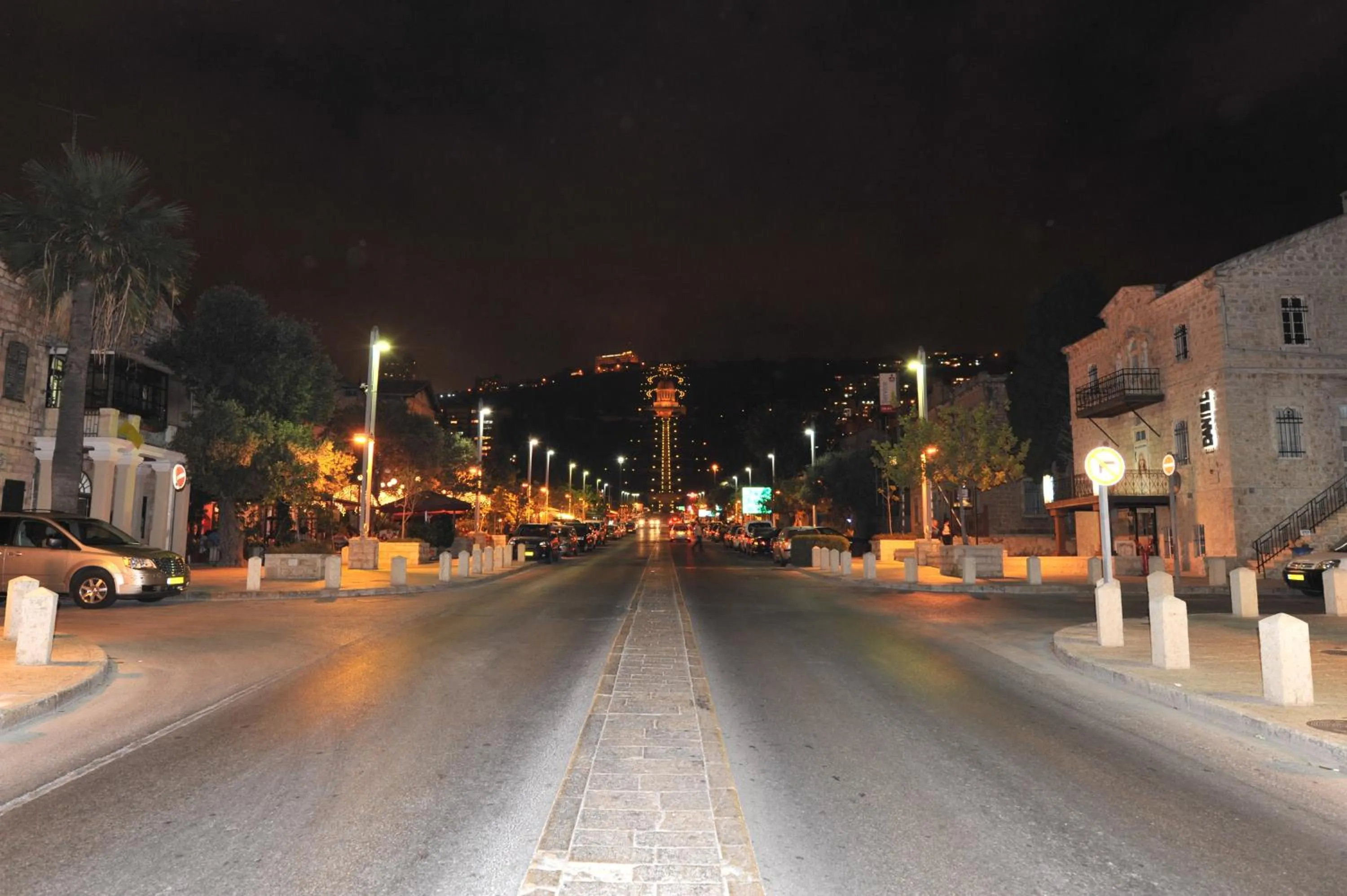 Area and facilities in The Colony Hotel