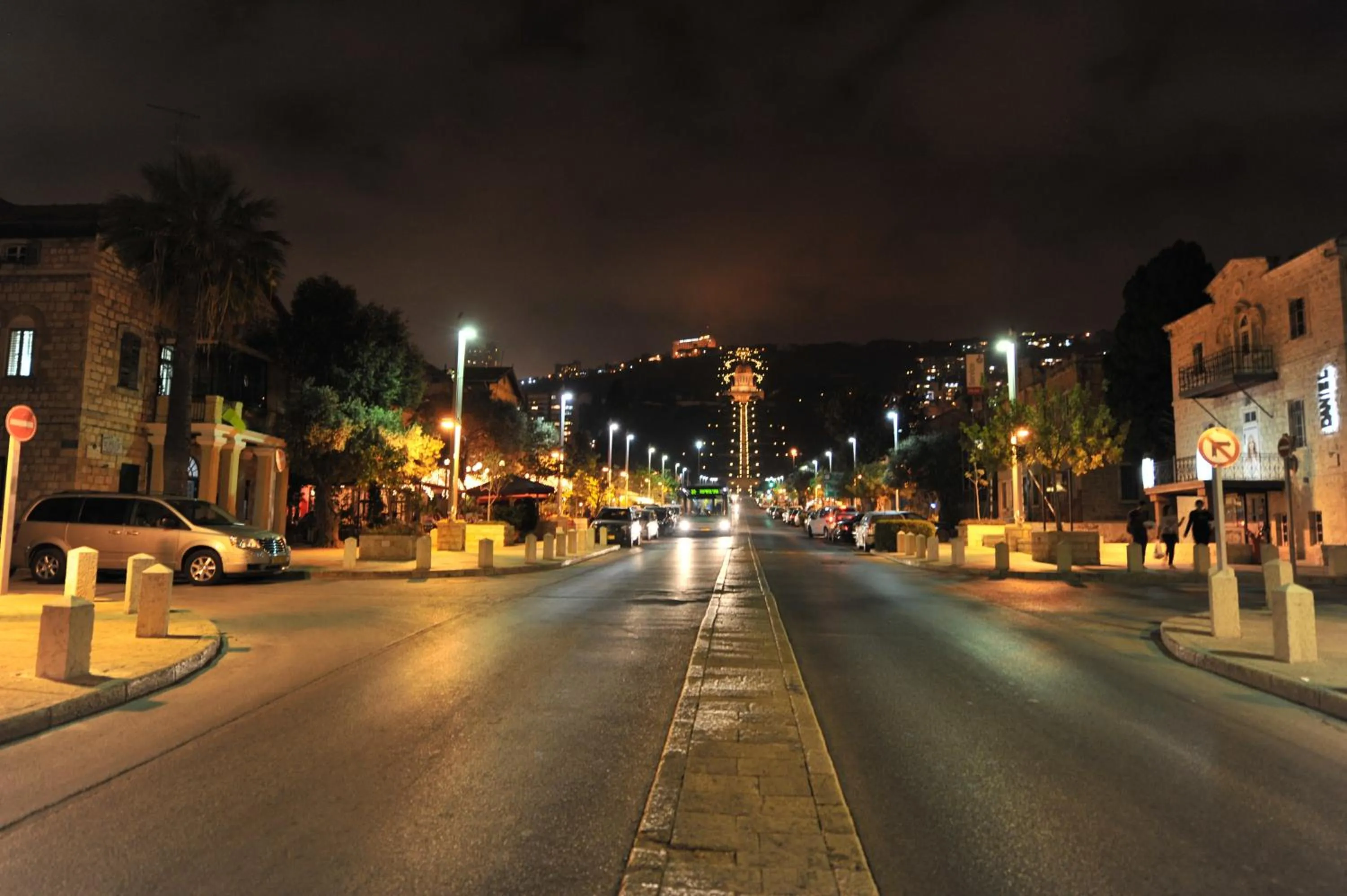 Area and facilities in The Colony Hotel