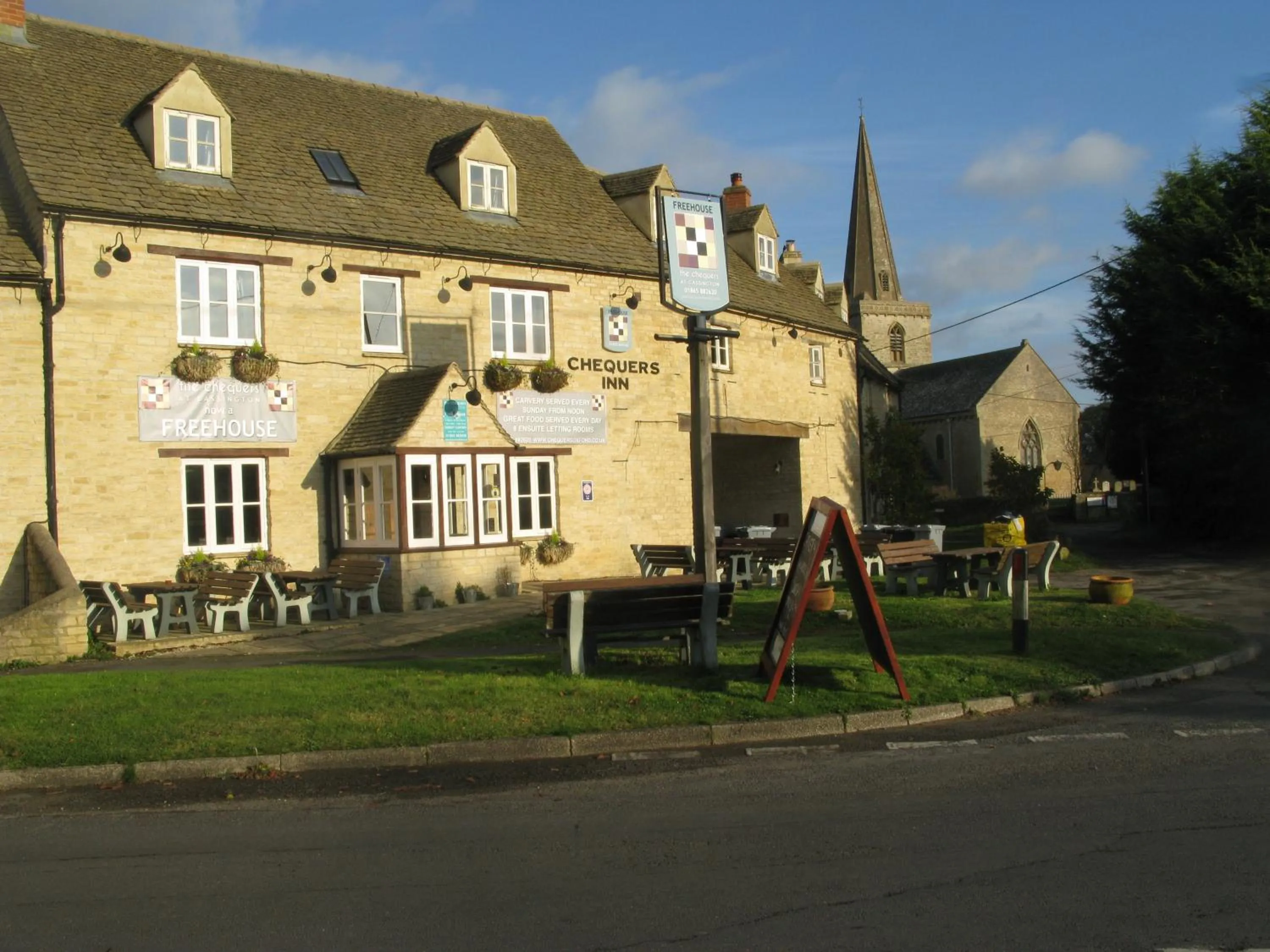 Facade/entrance in The Chequers Inn